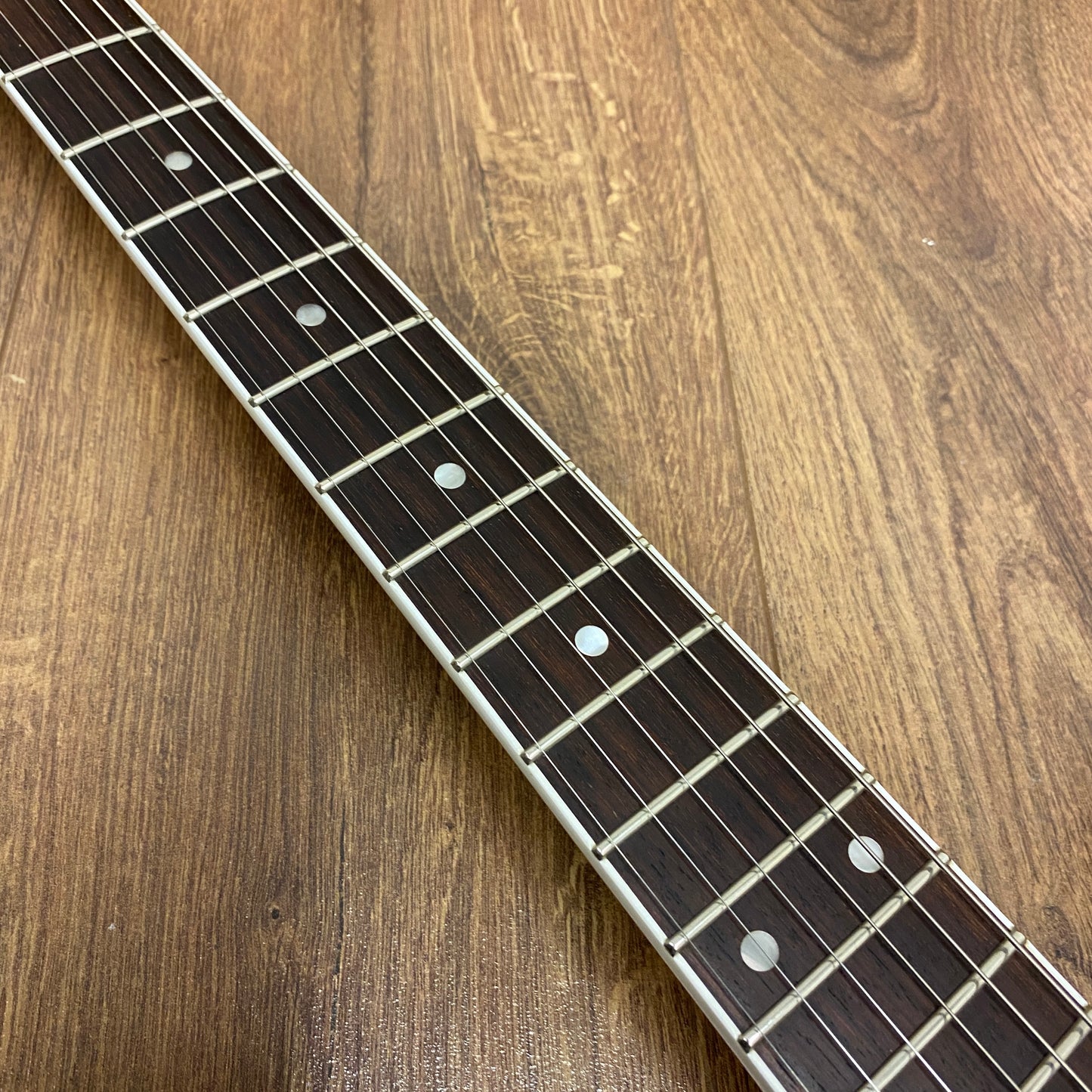 Pre-Owned Fender Kurt Cobain Jaguar - Left-Hand - 3-Colour Sunburst