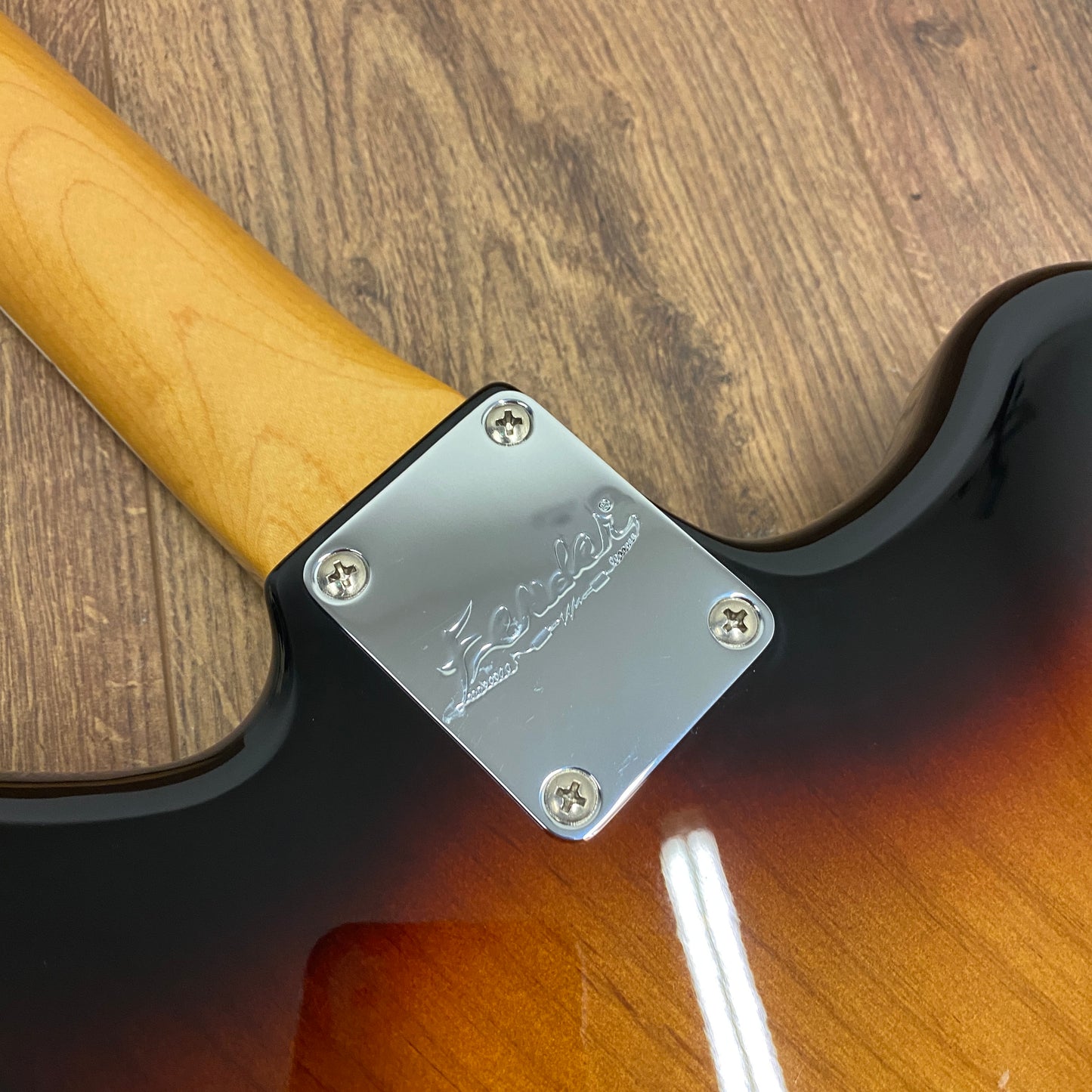 Pre-Owned Fender Kurt Cobain Jaguar - Left-Hand - 3-Colour Sunburst