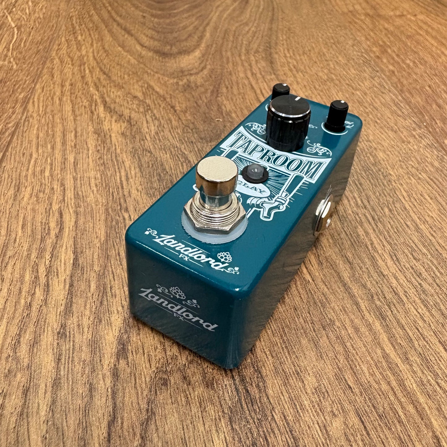 Pre-Owned Landlord Taproom Delay Pedal