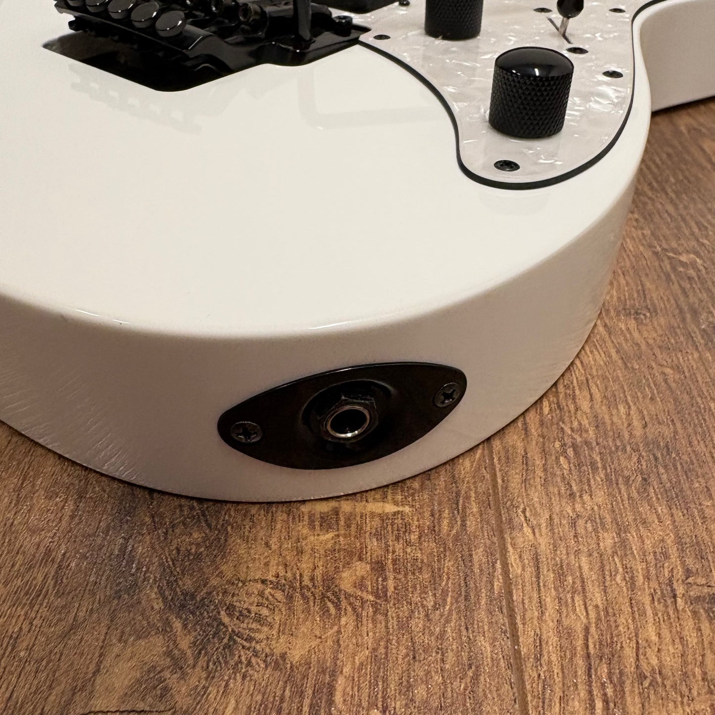 Pre-Owned Ibanez RG350DX - White