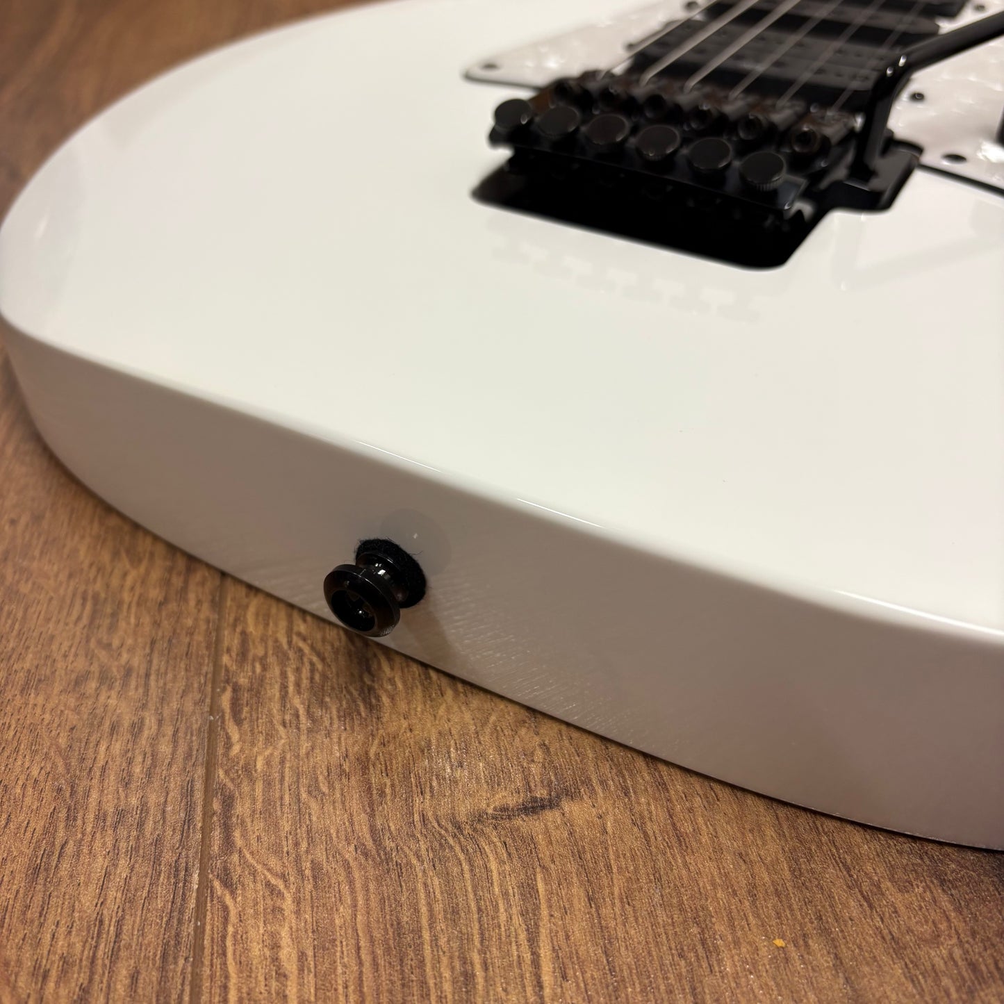 Pre-Owned Ibanez RG350DX - White