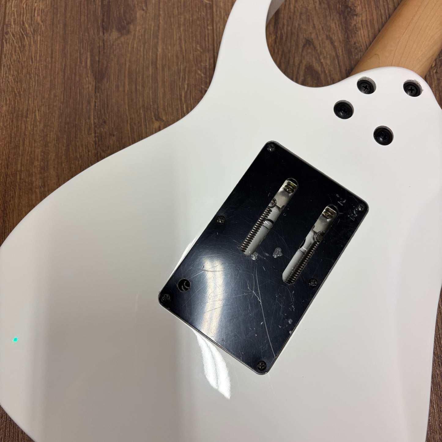 Pre-Owned Ibanez RG350DX - White