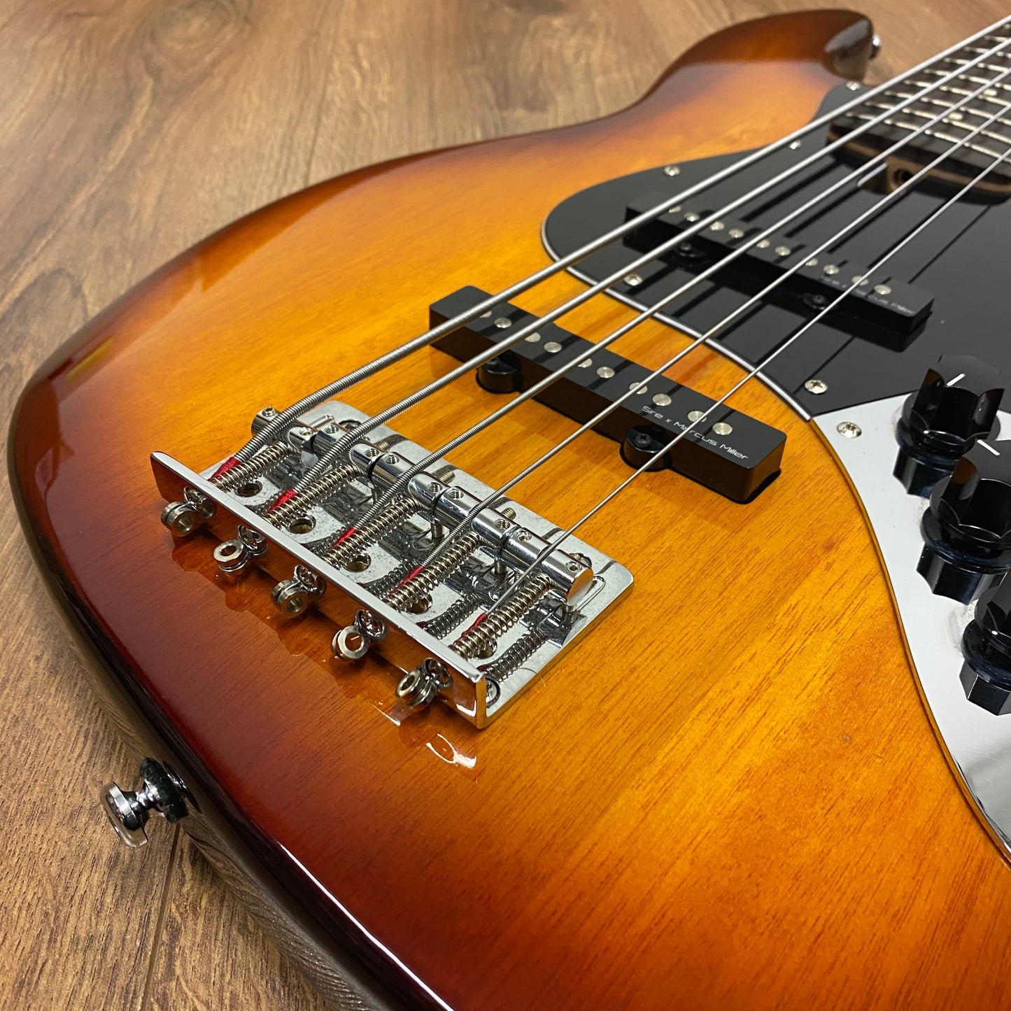 Pre-Owned Sire Marcus Miller V3P Passive 5-String - Tobacco Sunburst