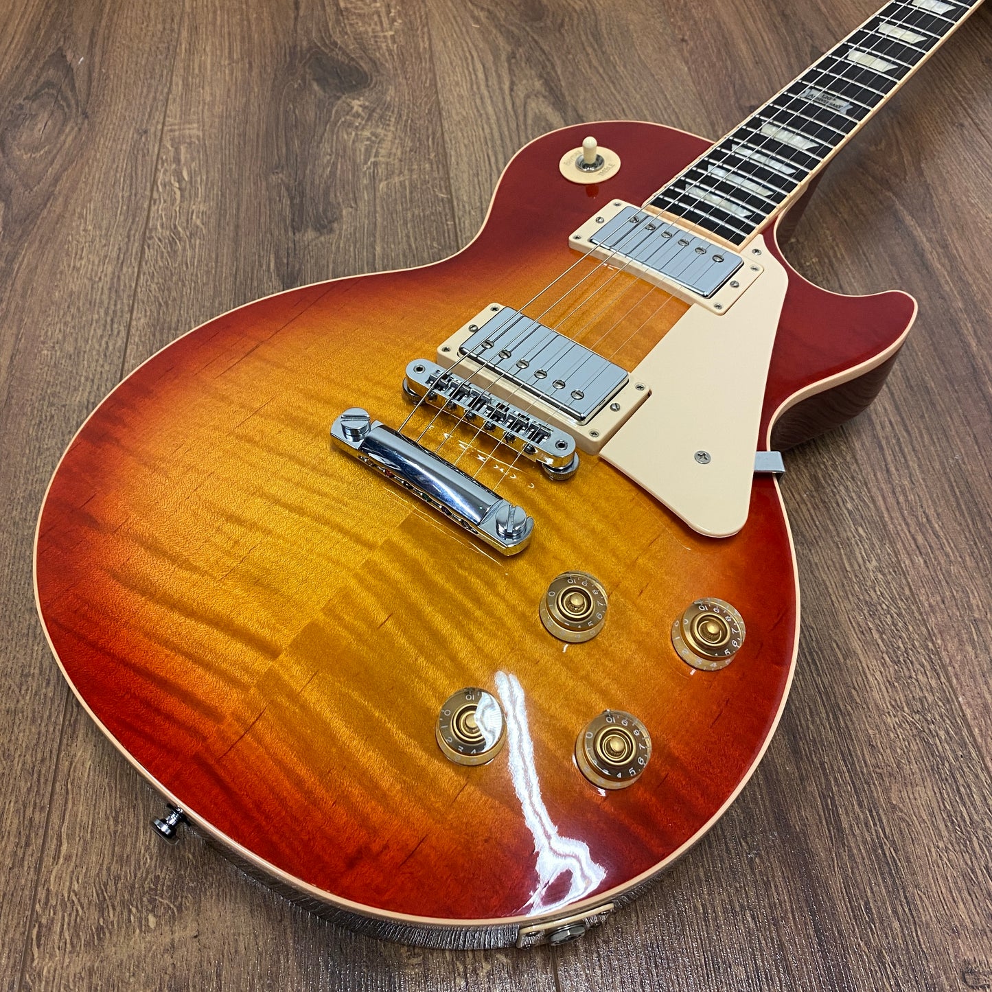 Pre-Owned Gibson Les Paul Traditional - Cherry Sunburst - 2014
