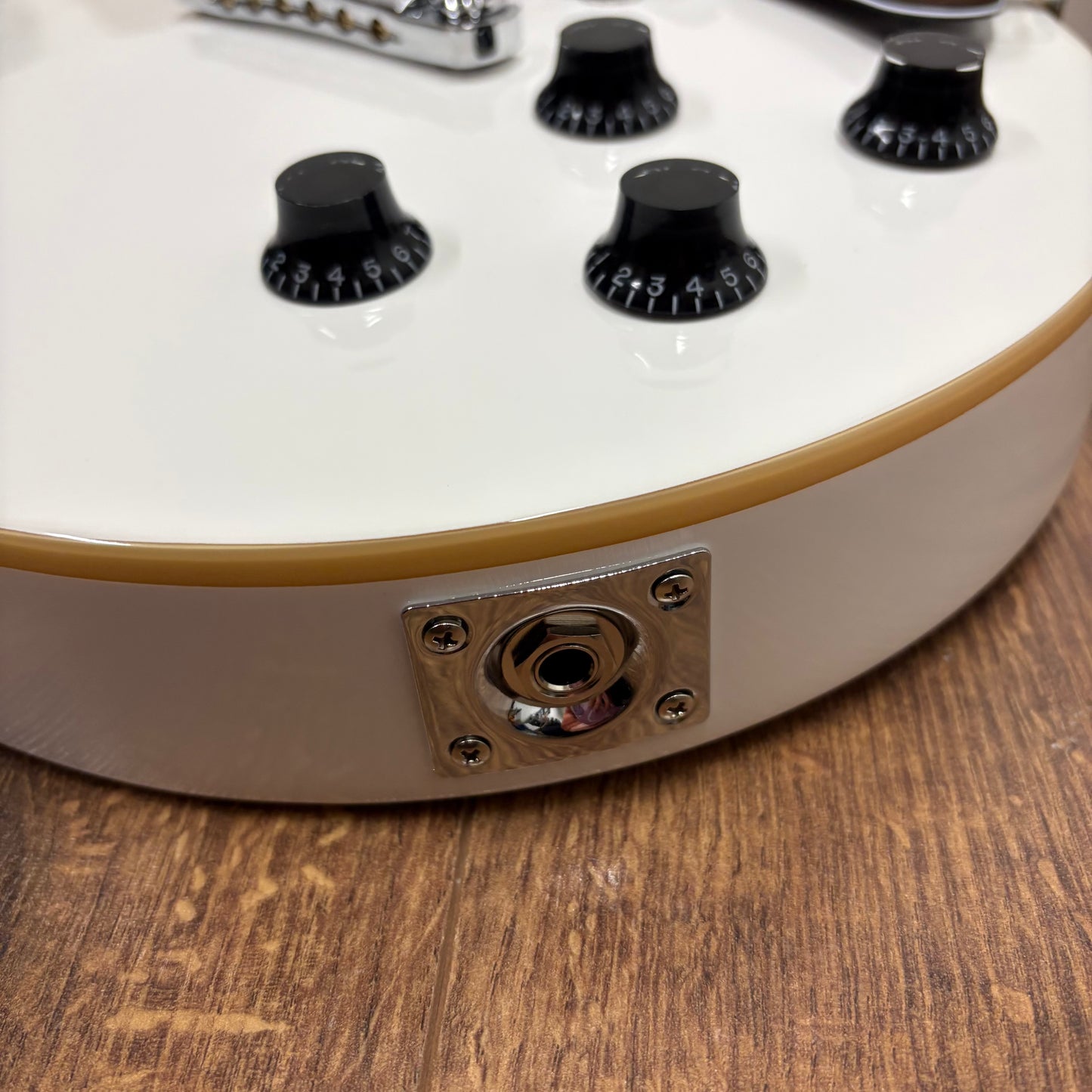 Pre-Owned Heritage Ascent H-150 - White
