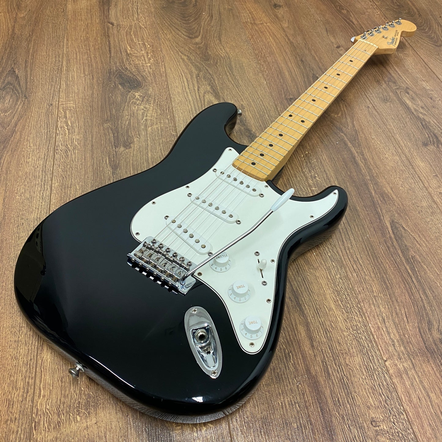 Pre-Owned Fender Standard Stratocaster - Black - 1994