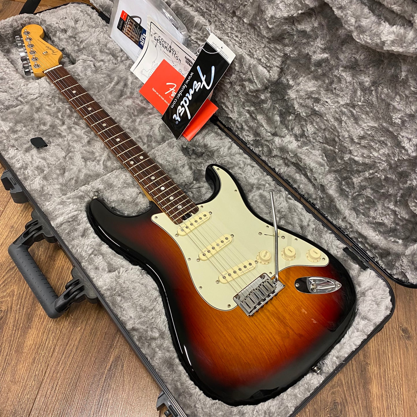 Pre-Owned Fender American Elite Stratocaster - 3-Tone Sunburst - 2016