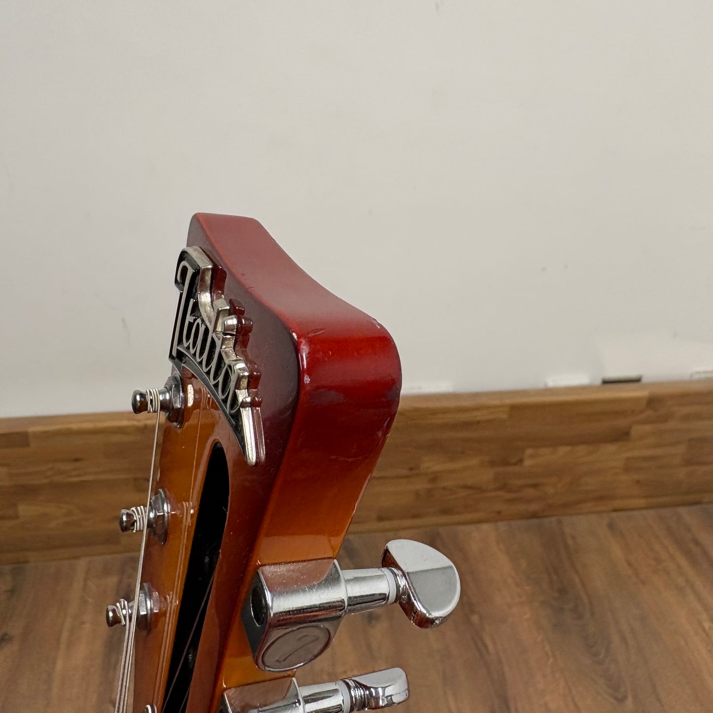Pre-Owned Italia Rimini - Cherry Sunburst