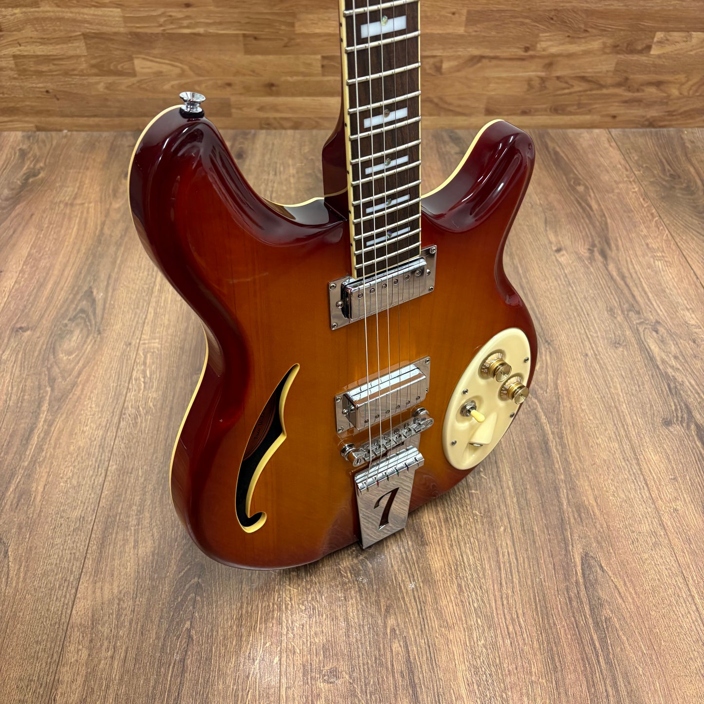 Pre-Owned Italia Rimini - Cherry Sunburst
