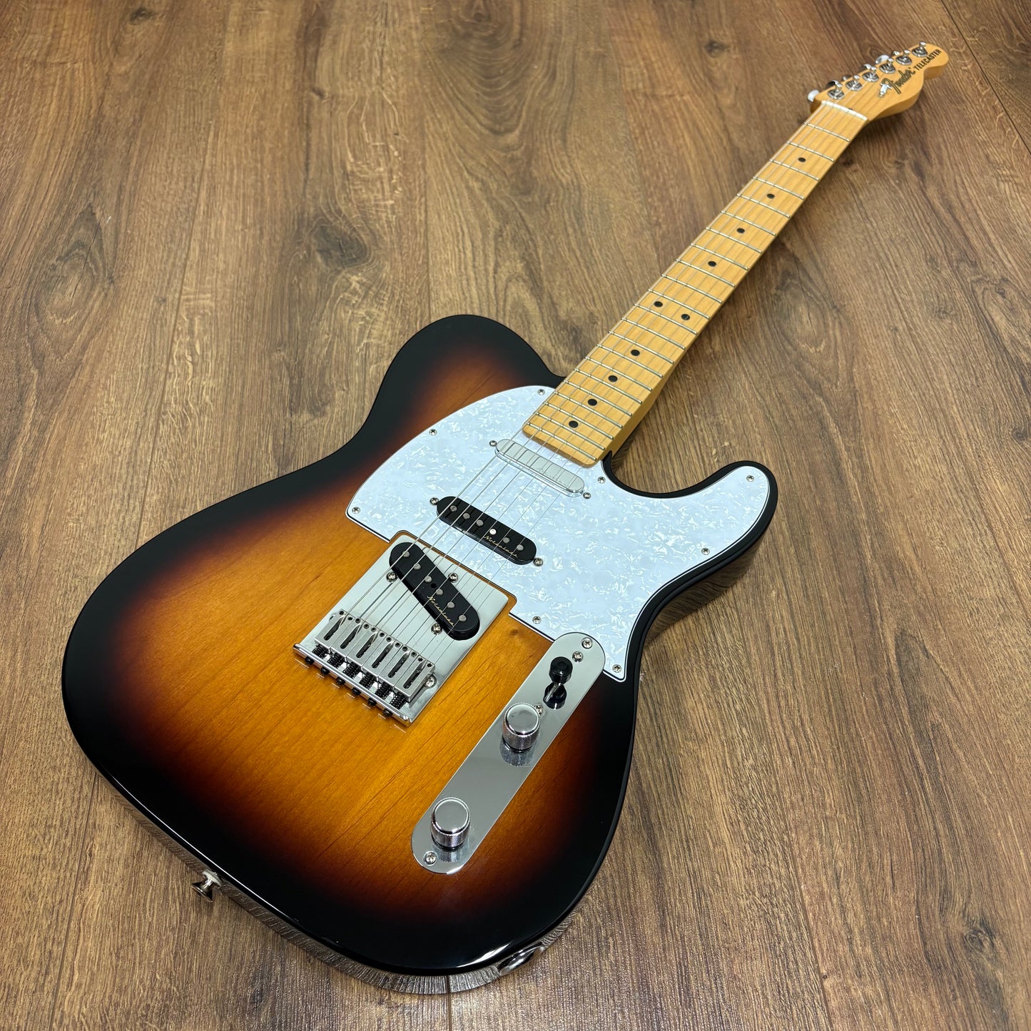 Pre-Owned Fender Deluxe Nashville Telecaster - 2-Colour Sunburst - 2021