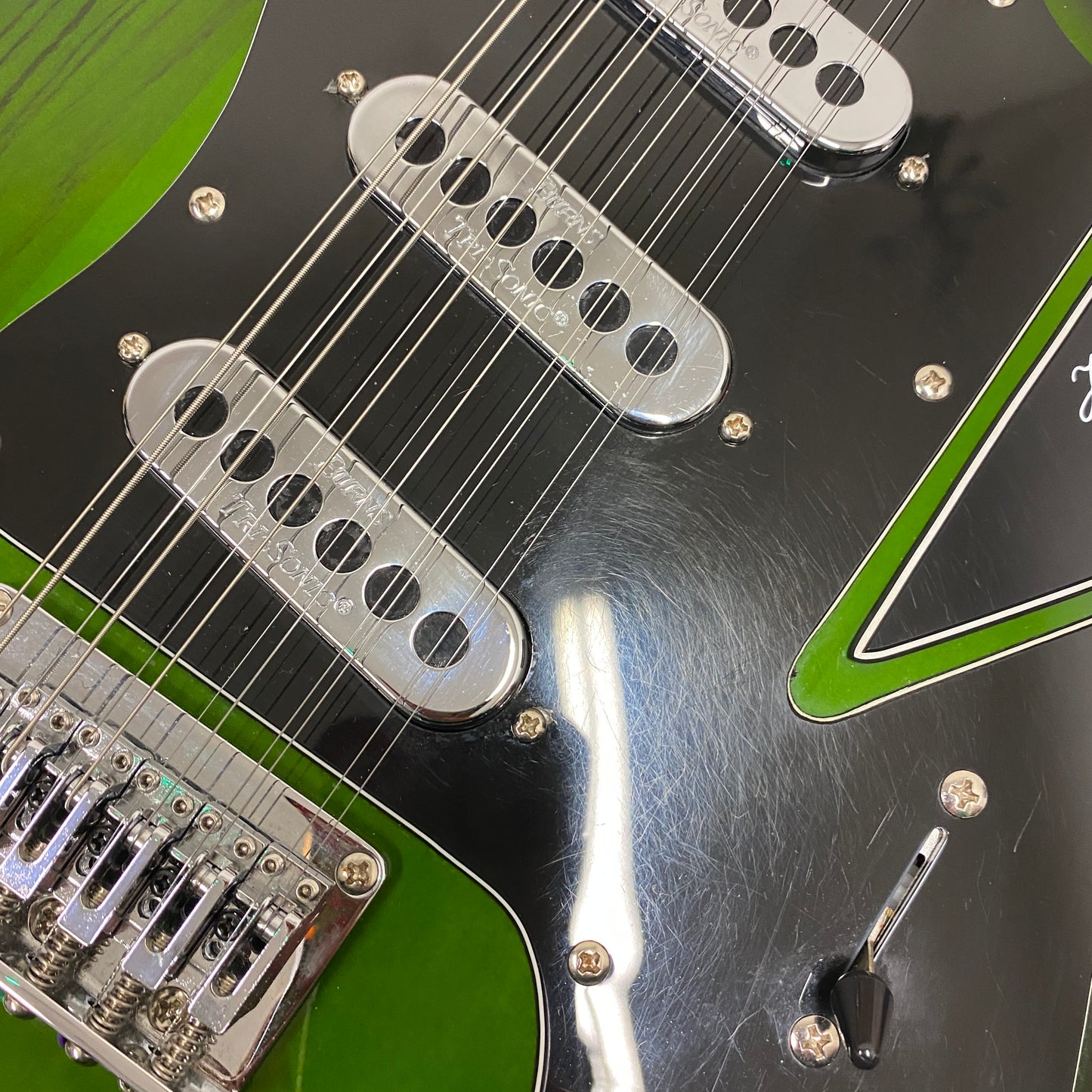 Pre-Owned Burns Club Series Double Six - Greenburst