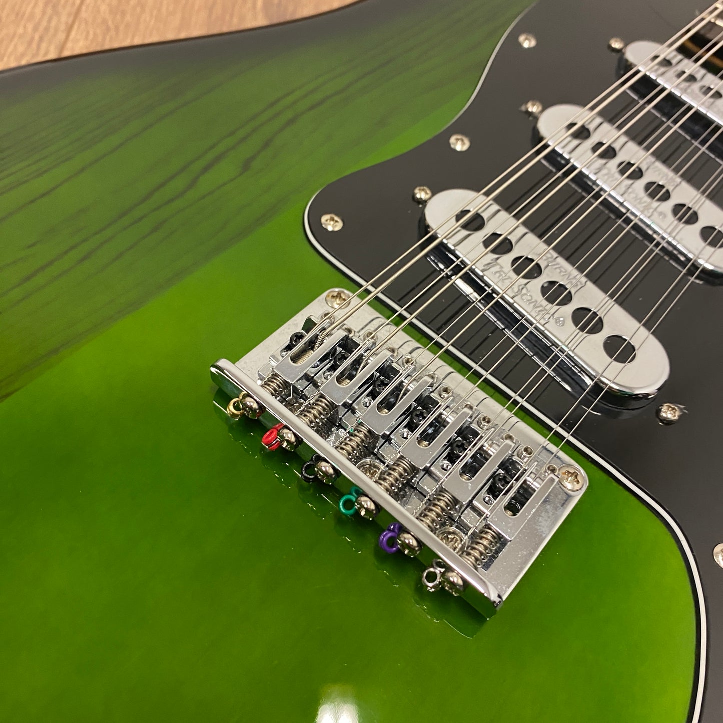 Pre-Owned Burns Club Series Double Six - Greenburst