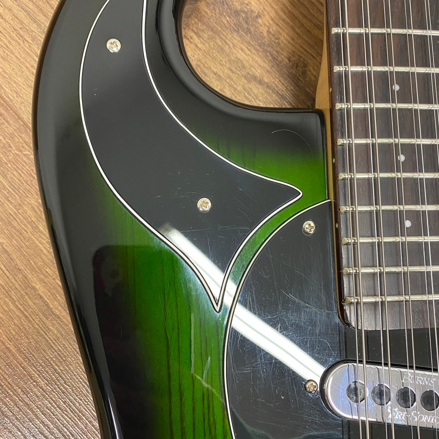 Pre-Owned Burns Club Series Double Six - Greenburst