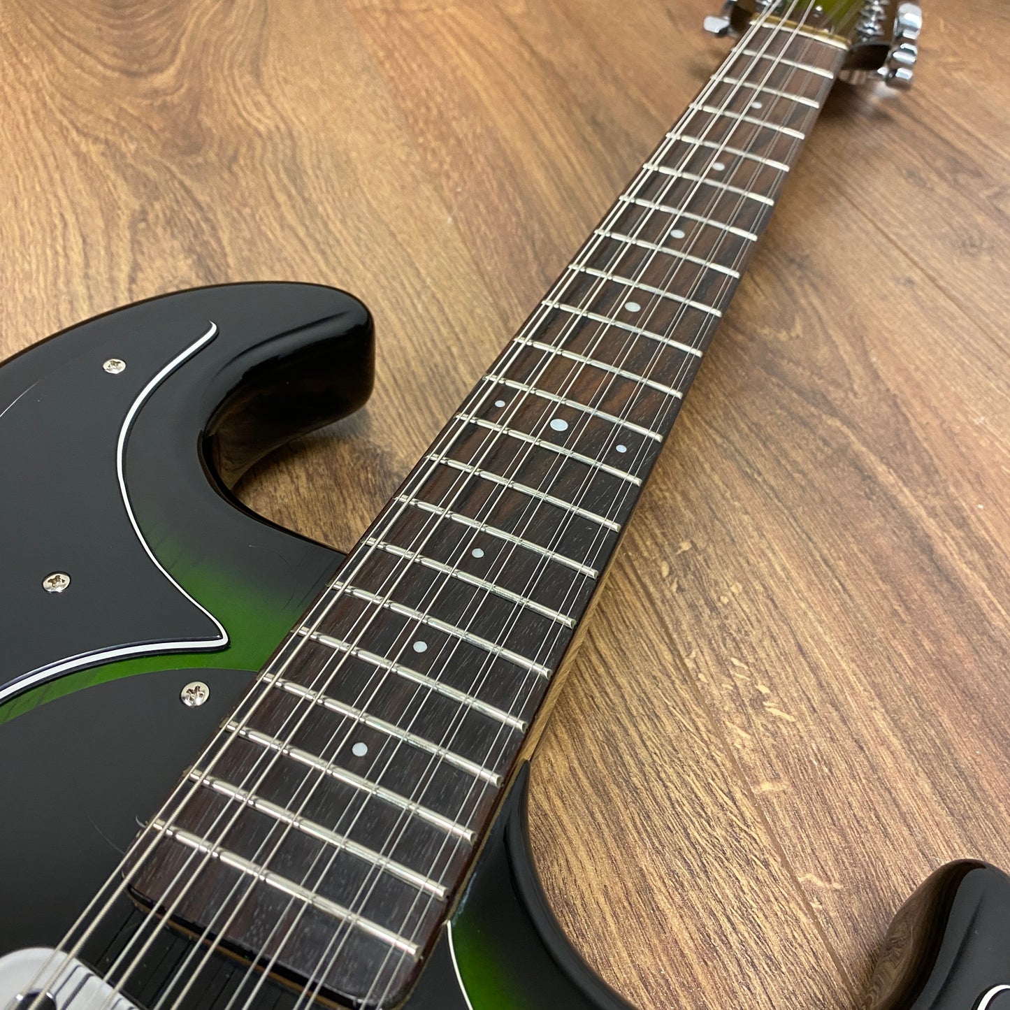 Pre-Owned Burns Club Series Double Six - Greenburst