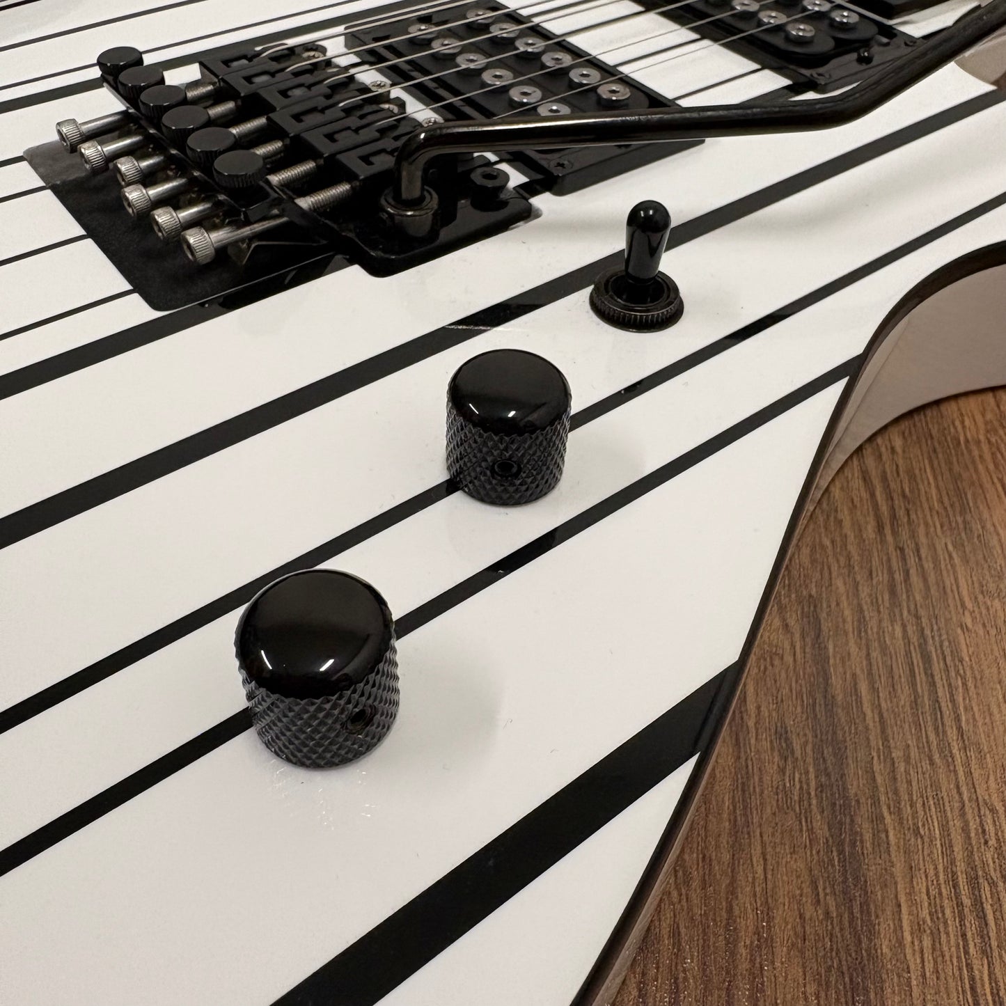 Pre-Owned Schecter Synyster Gates Standard - White & Black Pinstripes