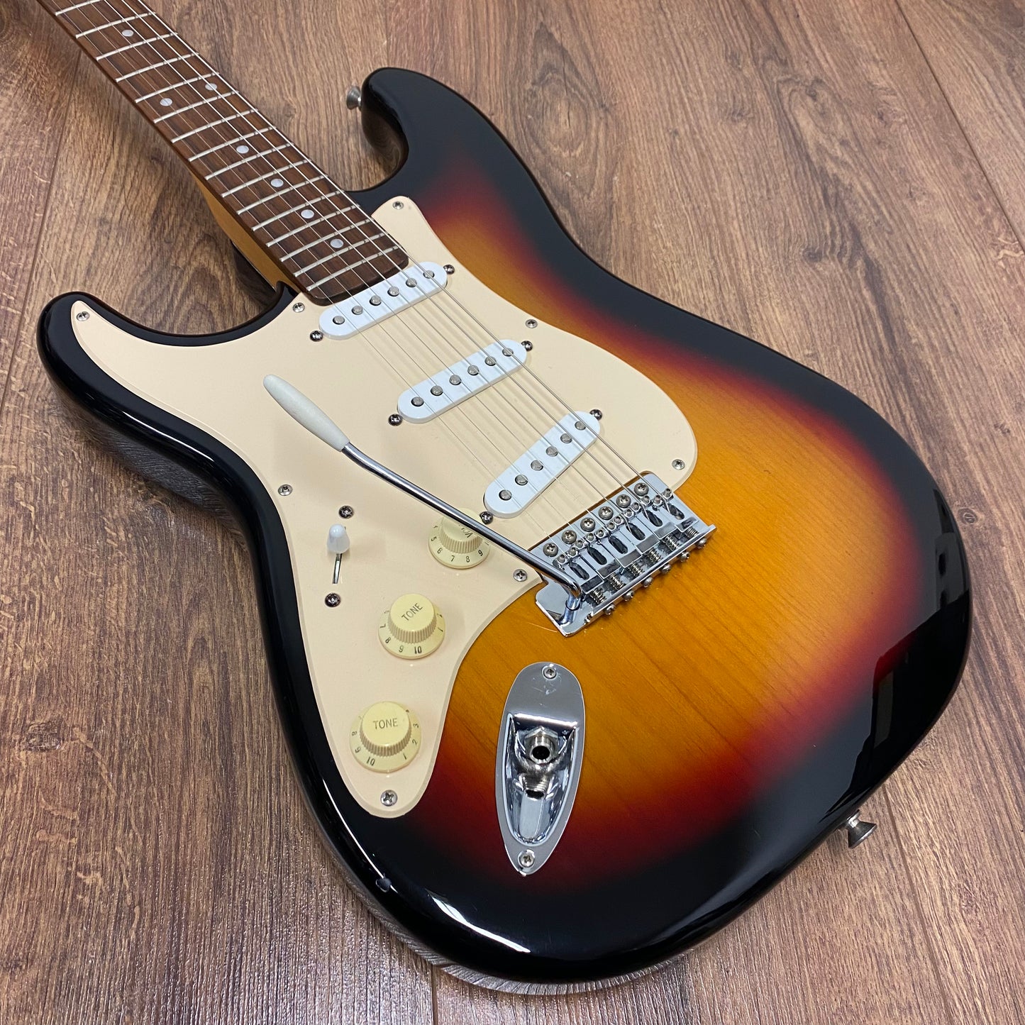 Pre-Owned Squier Affinity Stratocaster - Left Handed - 3 Tone Sunburst - Mexican Pickups