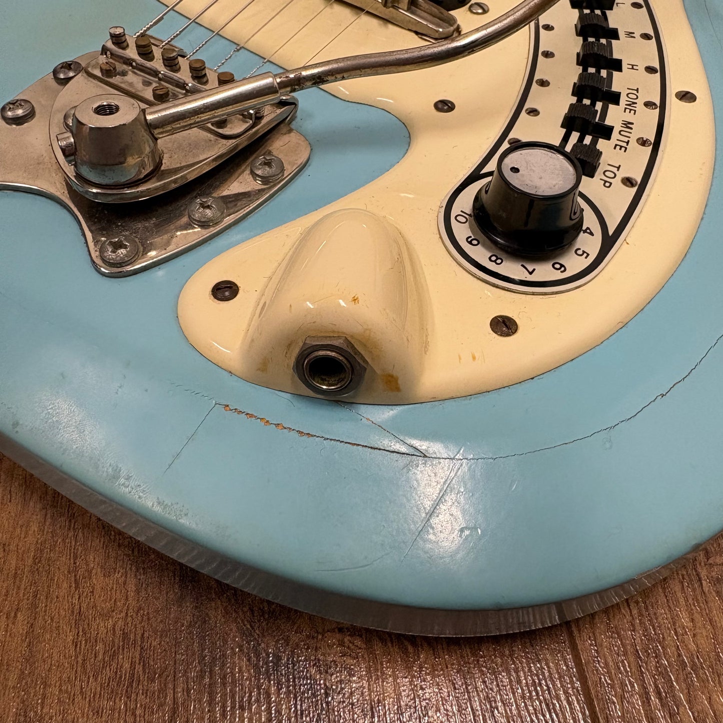 Pre-Owned Hagstrom Futurama III - Baby Blue w/ Selmer Hard Case - 1963