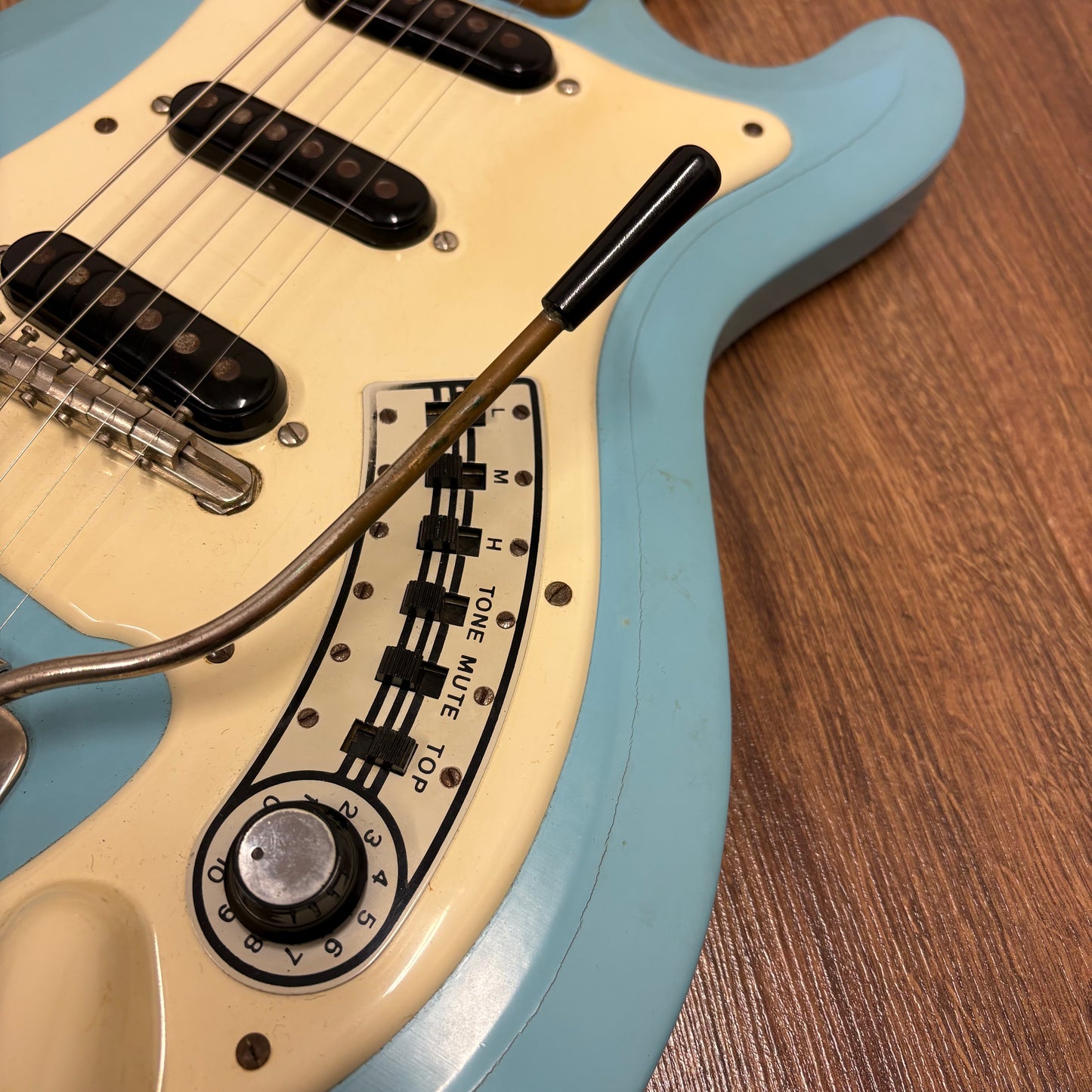 Pre-Owned Hagstrom Futurama III - Baby Blue w/ Selmer Hard Case - 1963