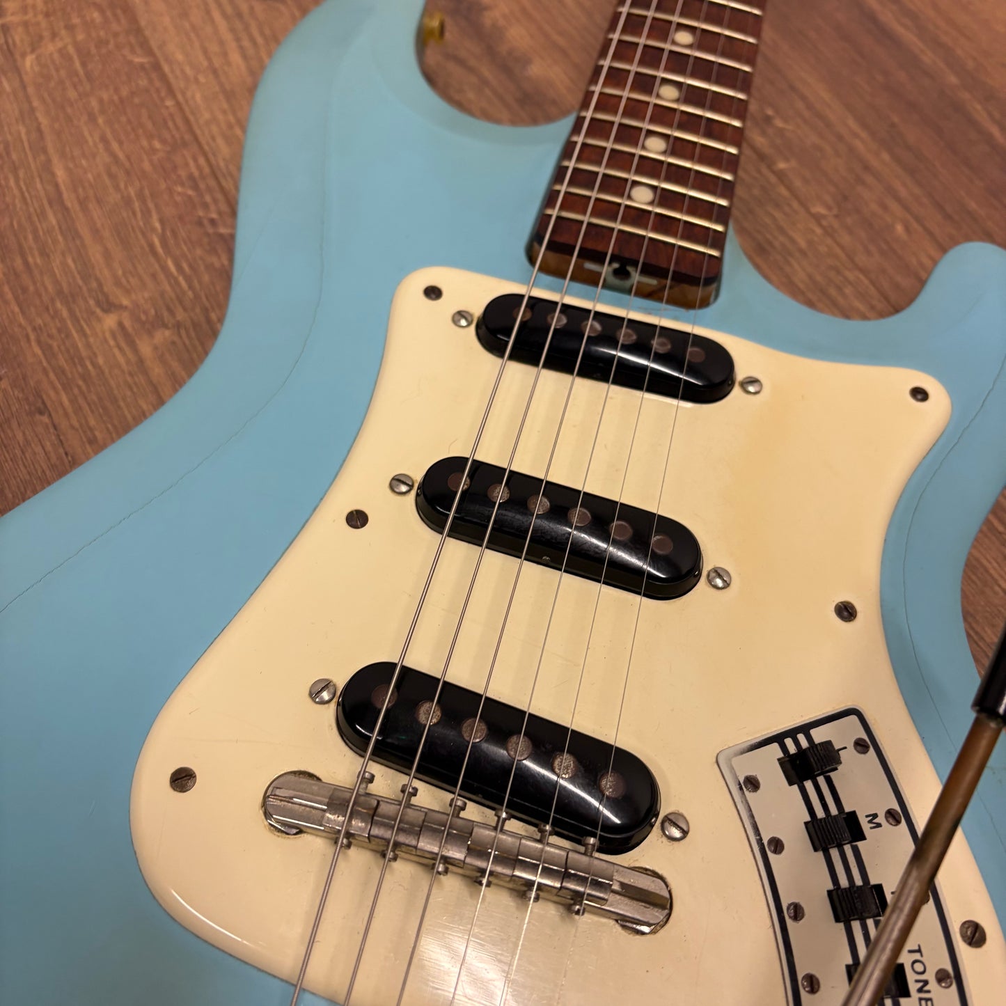 Pre-Owned Hagstrom Futurama III - Baby Blue w/ Selmer Hard Case - 1963