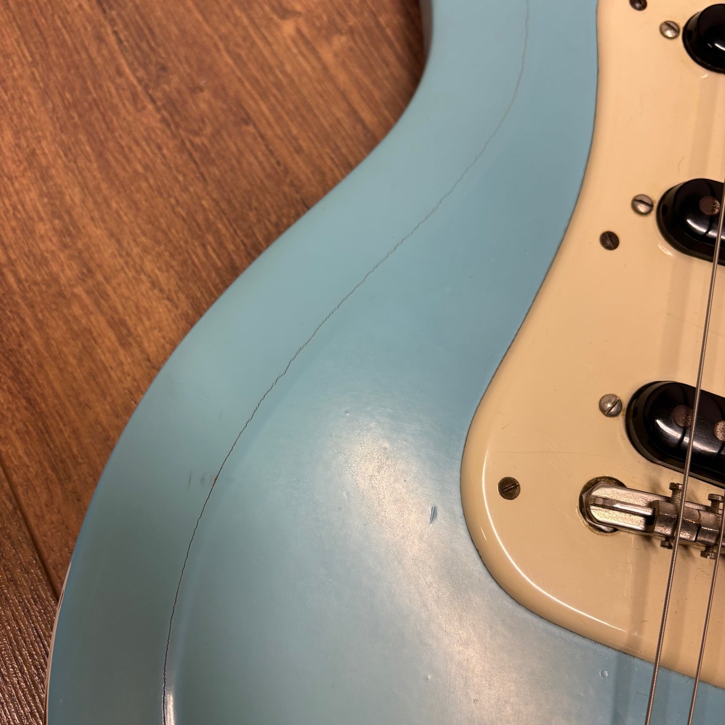 Pre-Owned Hagstrom Futurama III - Baby Blue w/ Selmer Hard Case - 1963