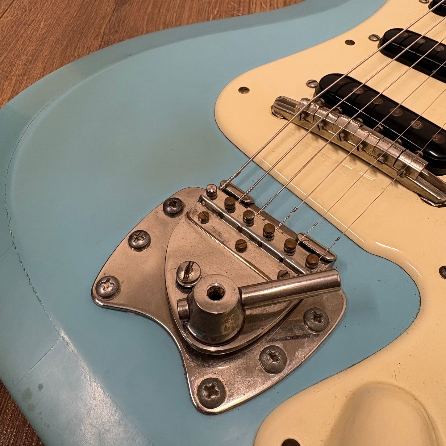 Pre-Owned Hagstrom Futurama III - Baby Blue w/ Selmer Hard Case - 1963