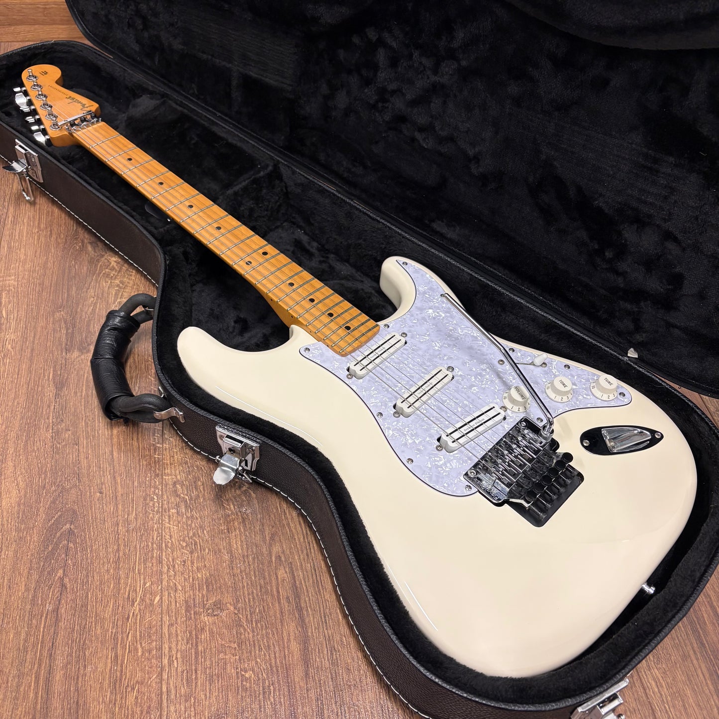 Pre-Owned Fender Player Stratocaster Floyd Rose  - Upgraded - Arctic White