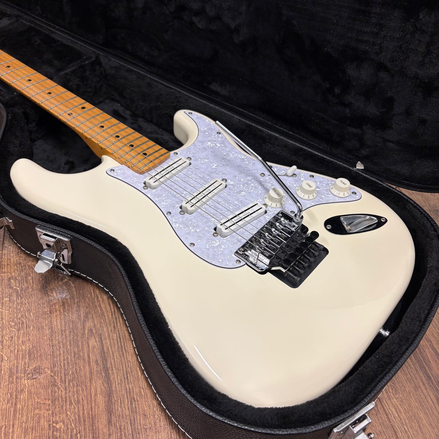 Pre-Owned Fender Player Stratocaster Floyd Rose  - Upgraded - Arctic White