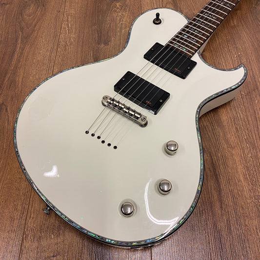 Pre-Owned Schecter Diamond Series Hellraiser Solo - White