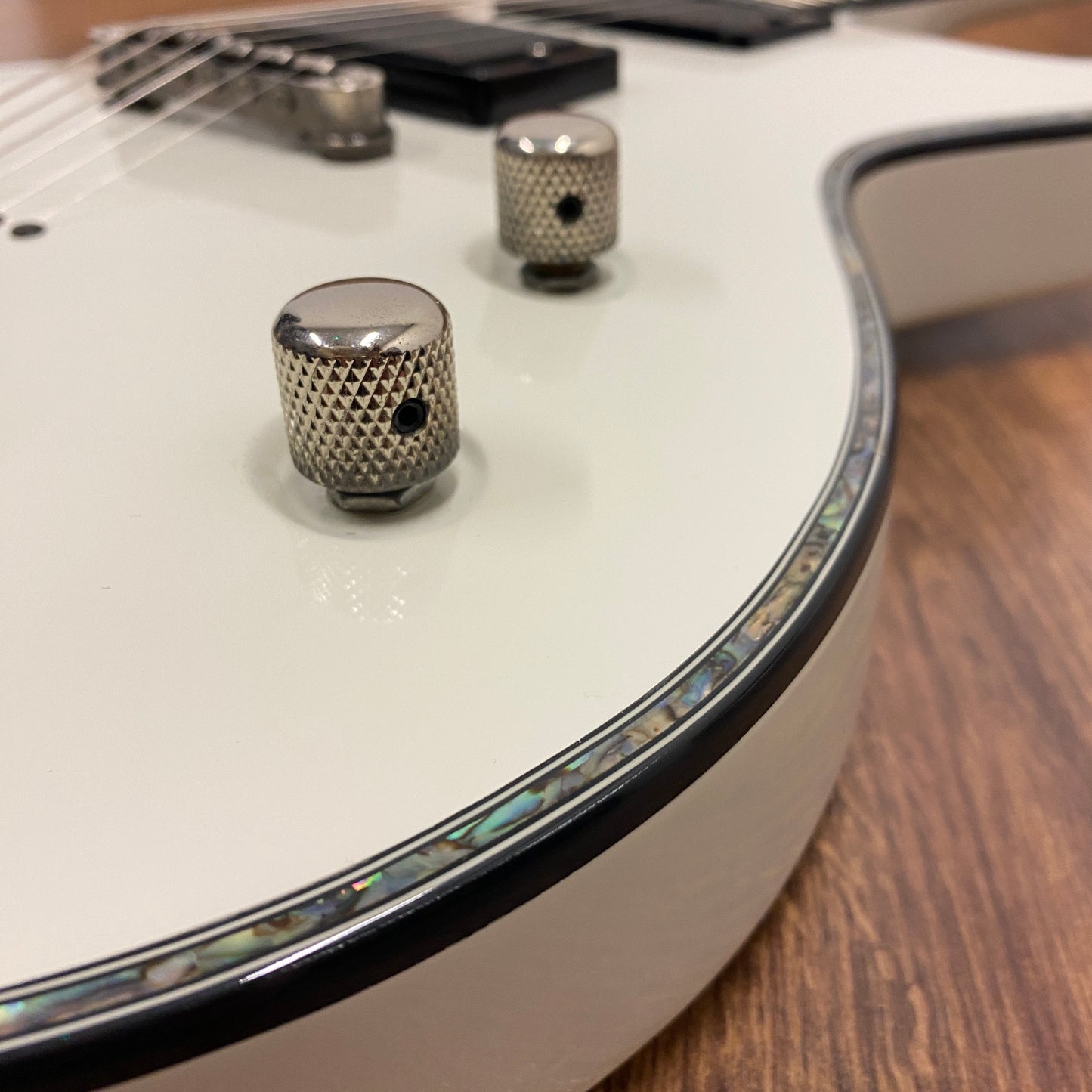 Pre-Owned Schecter Diamond Series Hellraiser Solo - White