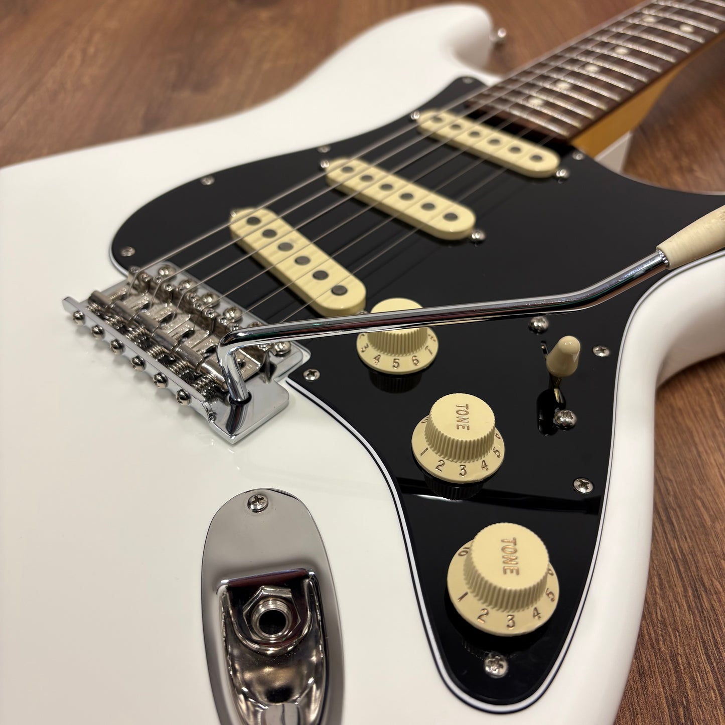 Pre-Owned Fender American Performer Stratocaster - Arctic White