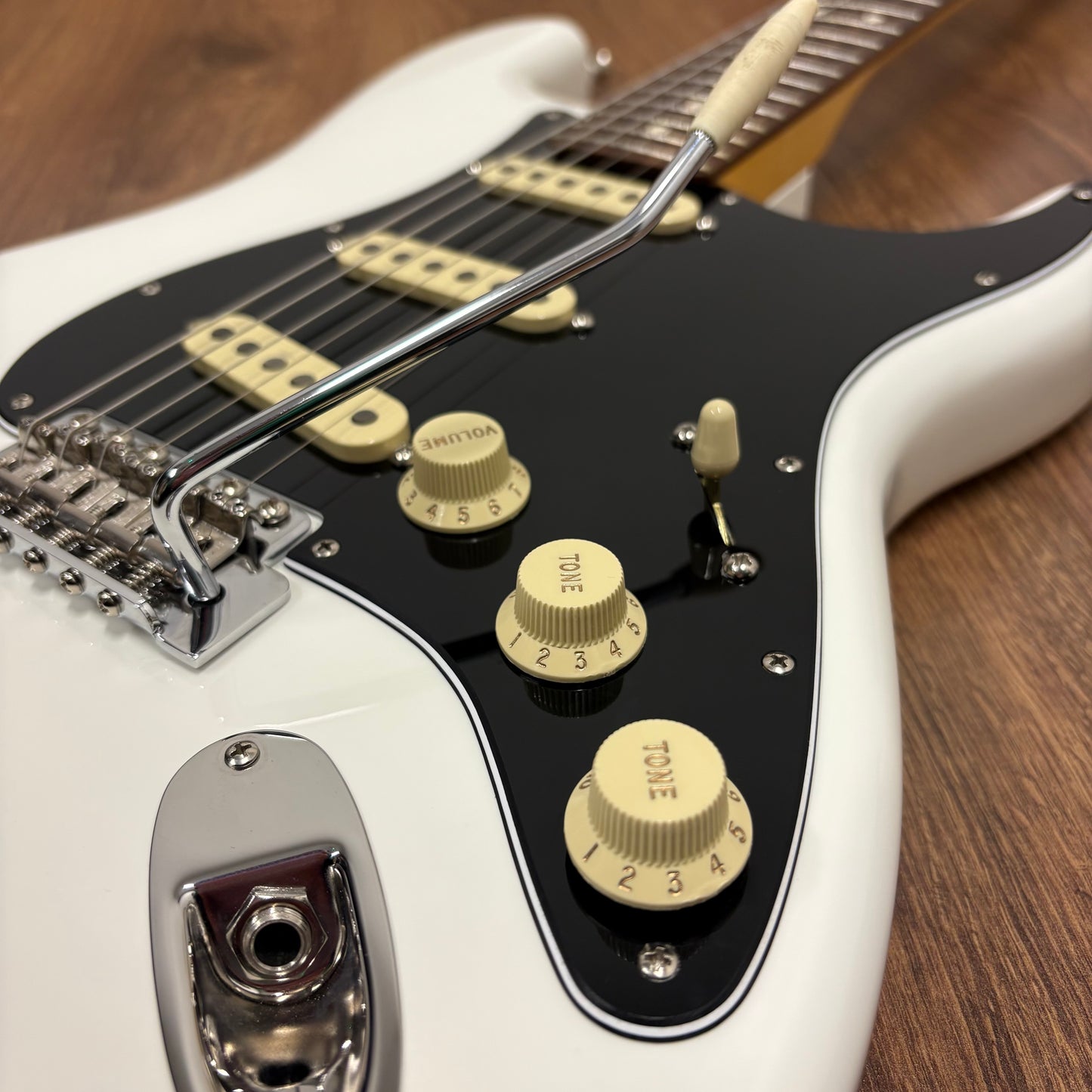Pre-Owned Fender American Performer Stratocaster - Arctic White