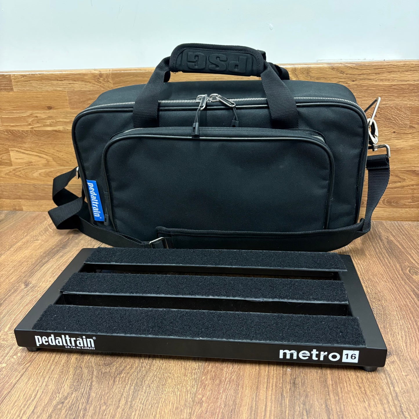 Pre-Owned Pedaltrain Metro 16 Pedal Board w/ Soft Case