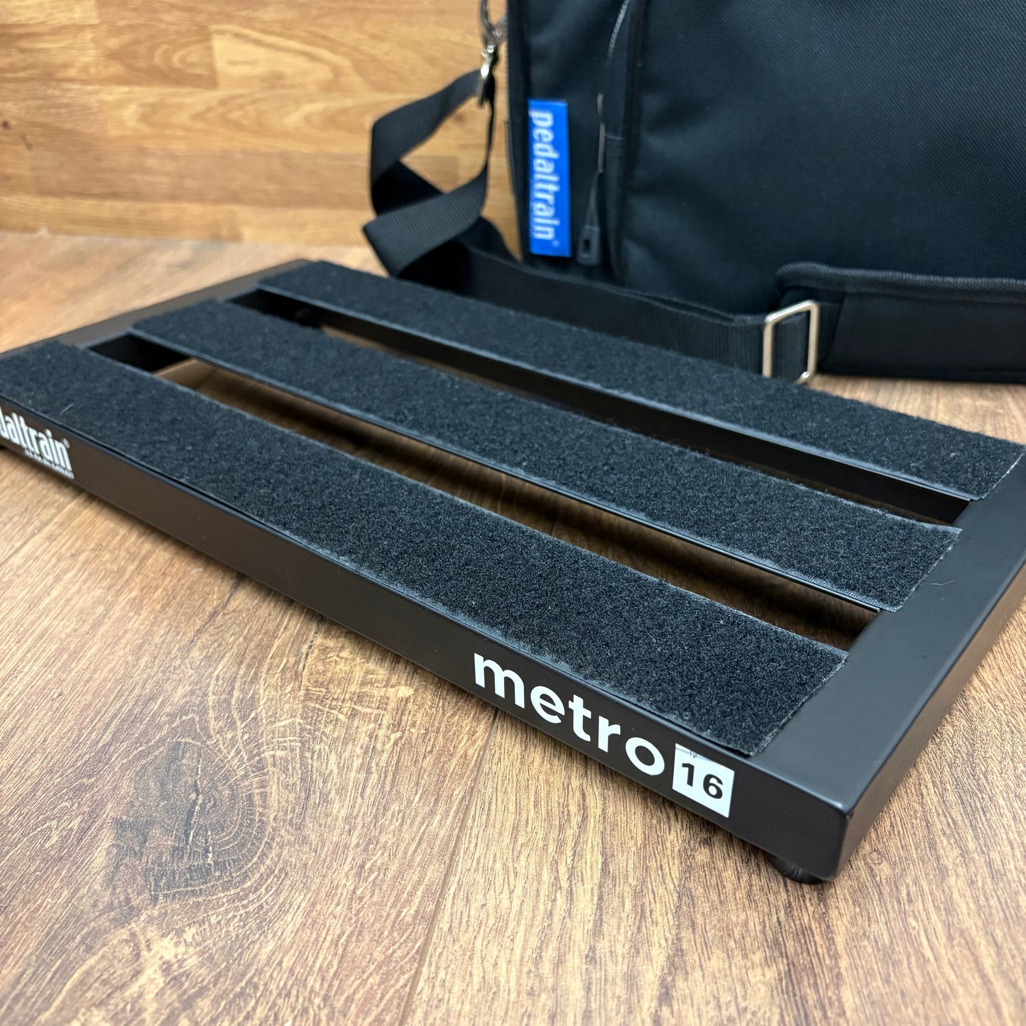 Pre-Owned Pedaltrain Metro 16 Pedal Board w/ Soft Case