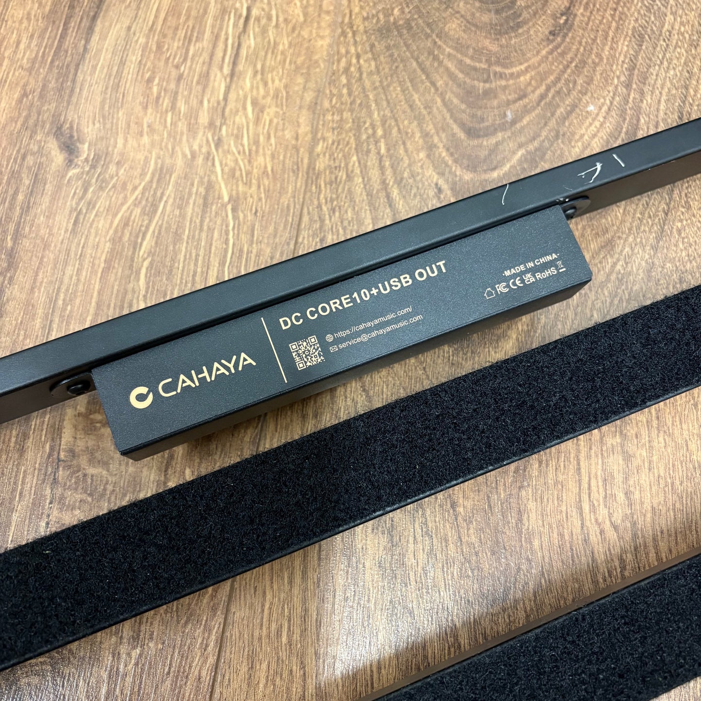 Pre-Owned Cahaya Pedal Board w/ Intergrated Power Supply & Case