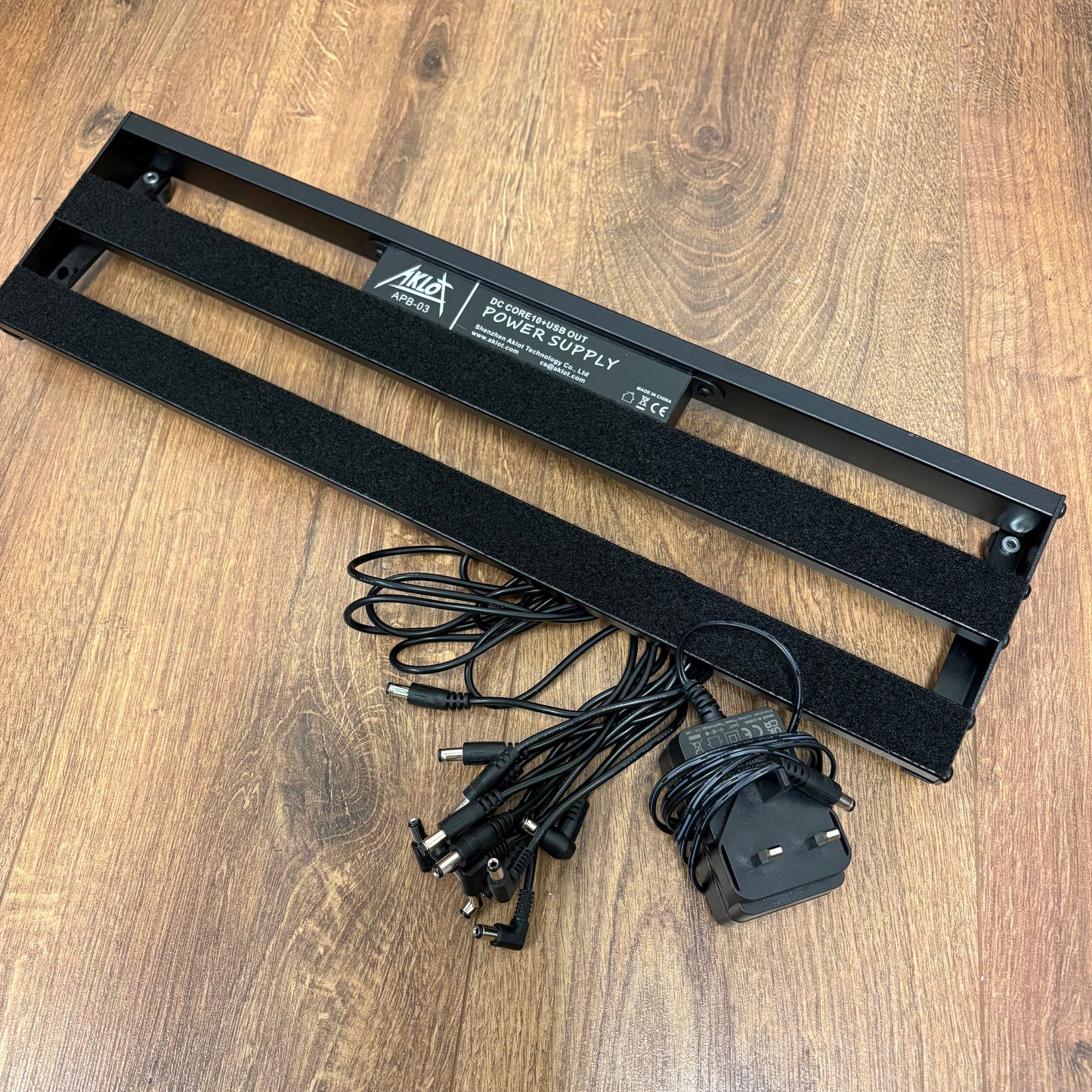 Pre-Owned Aklot  APB-03 Pedal Board w/ Integrated Power Supply