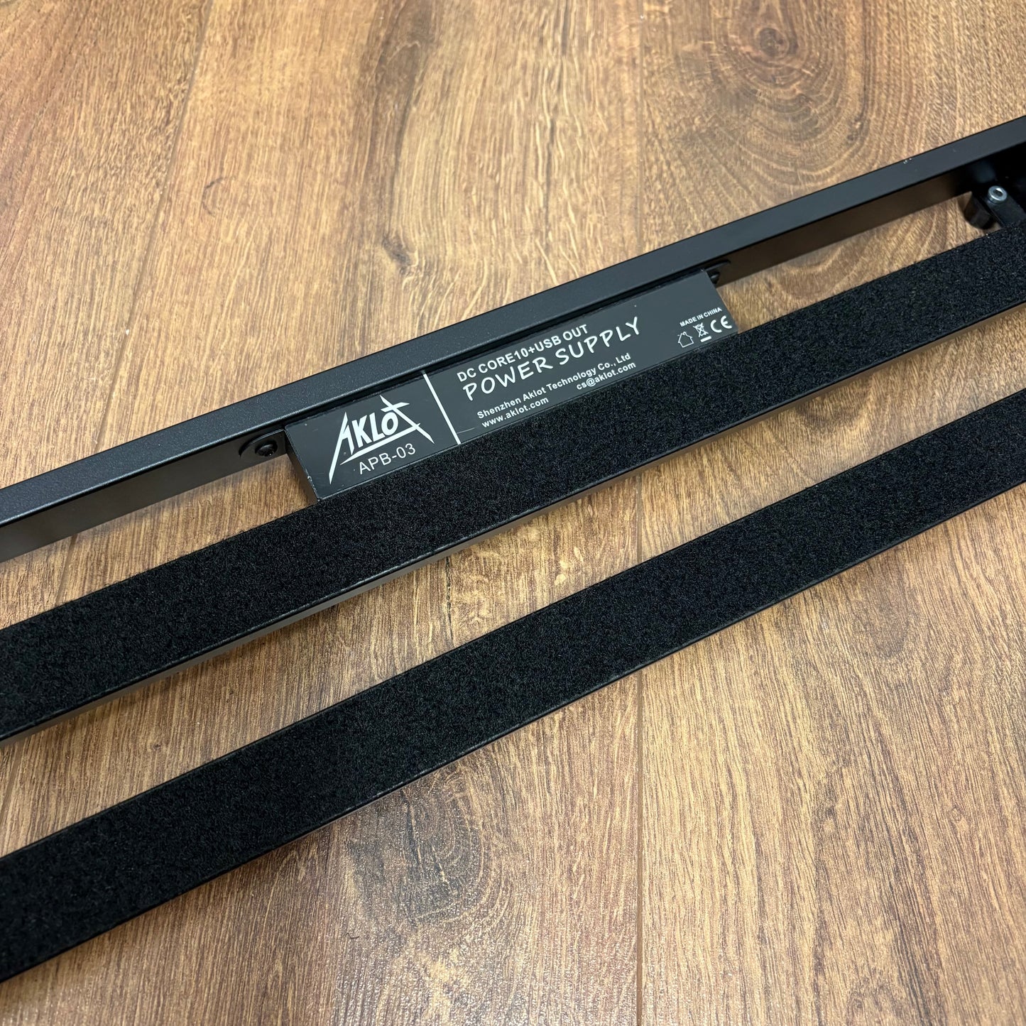 Pre-Owned Aklot  APB-03 Pedal Board w/ Integrated Power Supply