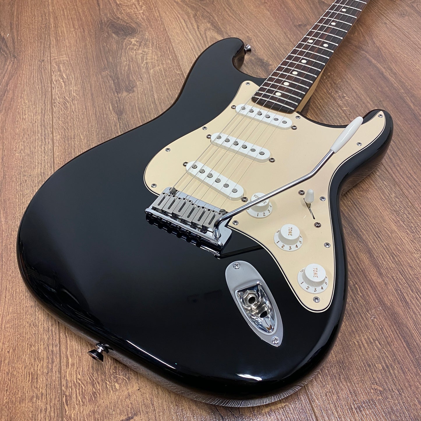 Pre-Owned Fender American Series Stratocaster - Black - 2005