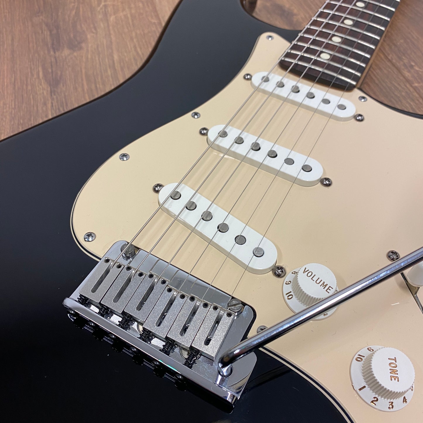 Pre-Owned Fender American Series Stratocaster - Black - 2005