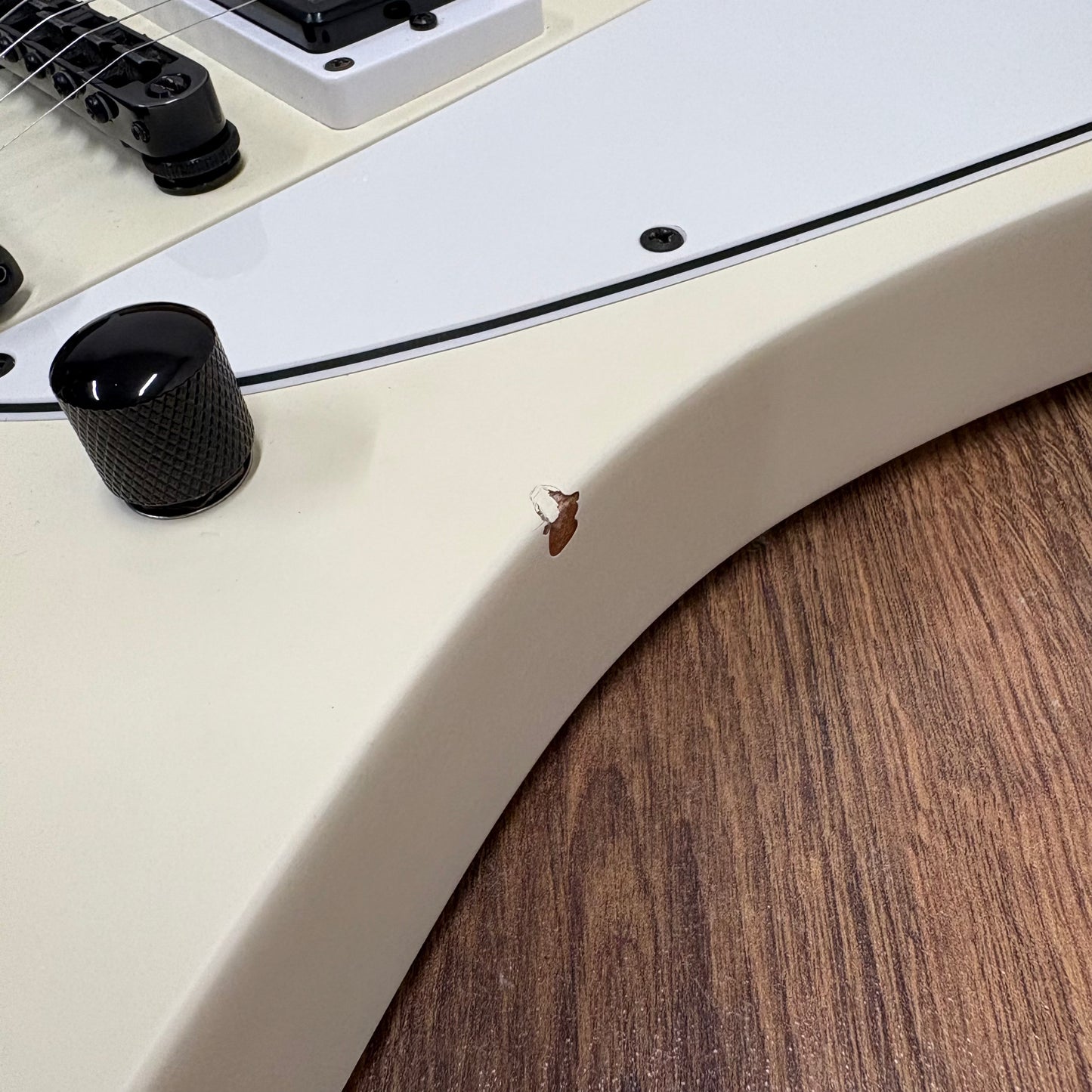 Pre-Owned LTD Phoenix Arctic Metal - Snow White Satin