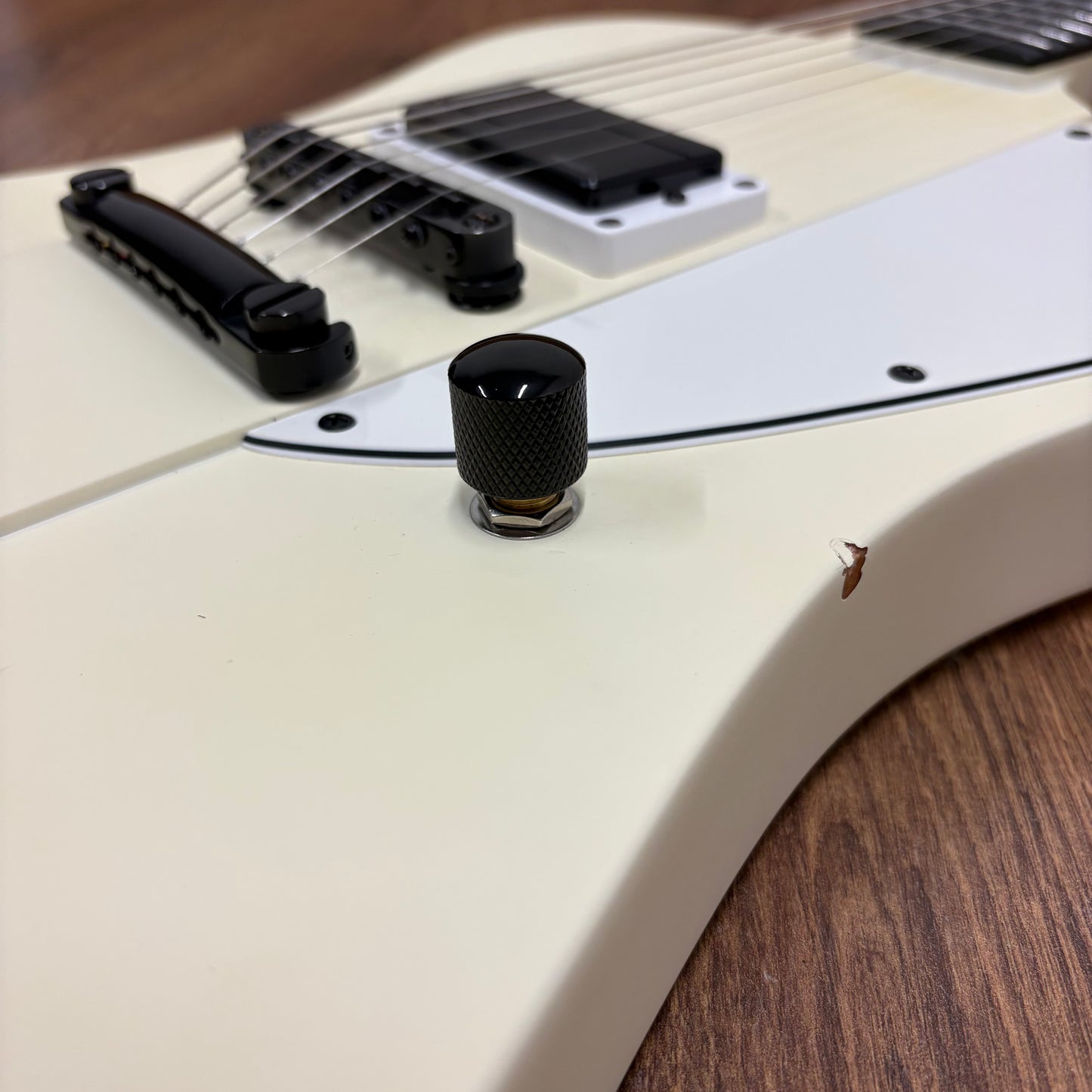 Pre-Owned LTD Phoenix Arctic Metal - Snow White Satin