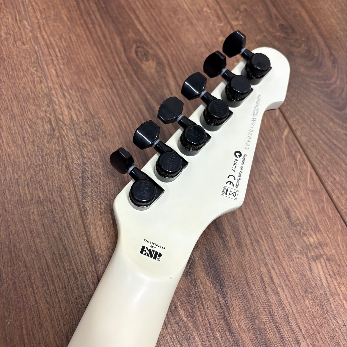 Pre-Owned LTD Phoenix Arctic Metal - Snow White Satin