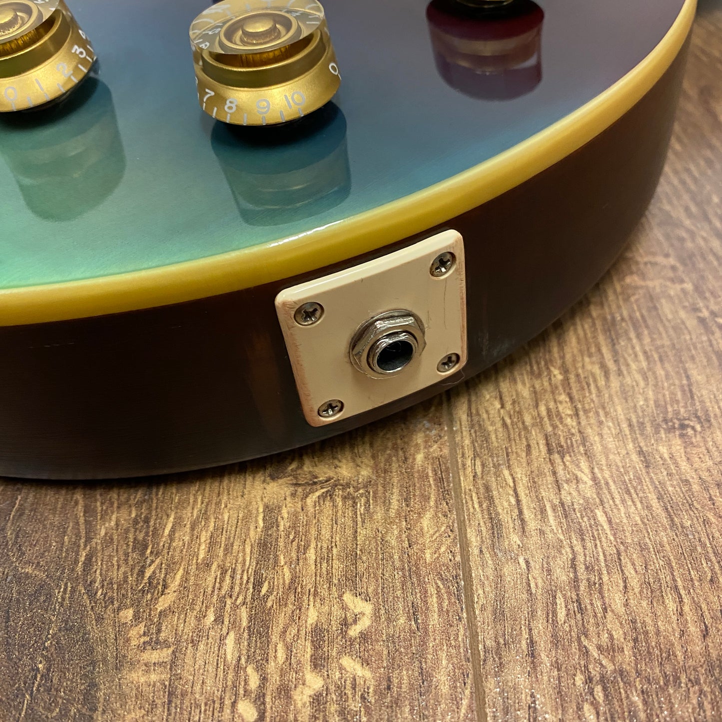 Pre-Owned Epiphone Limited Edition Les Paul Tribute Plus - Rainbow Prizm