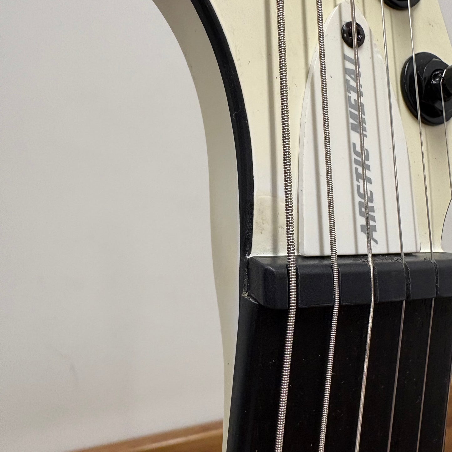 Pre-Owned LTD Phoenix Arctic Metal - Snow White Satin