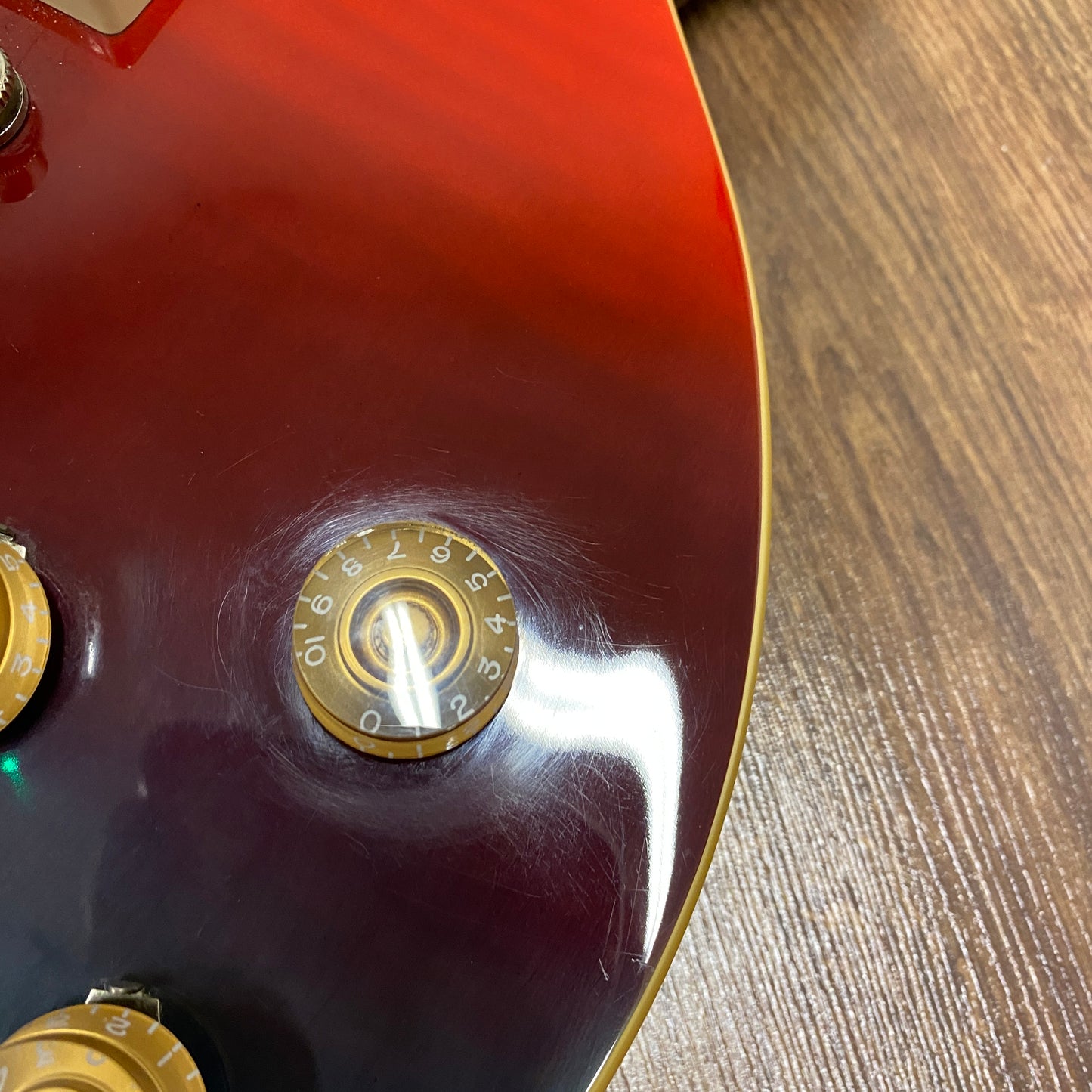Pre-Owned Epiphone Limited Edition Les Paul Tribute Plus - Rainbow Prizm