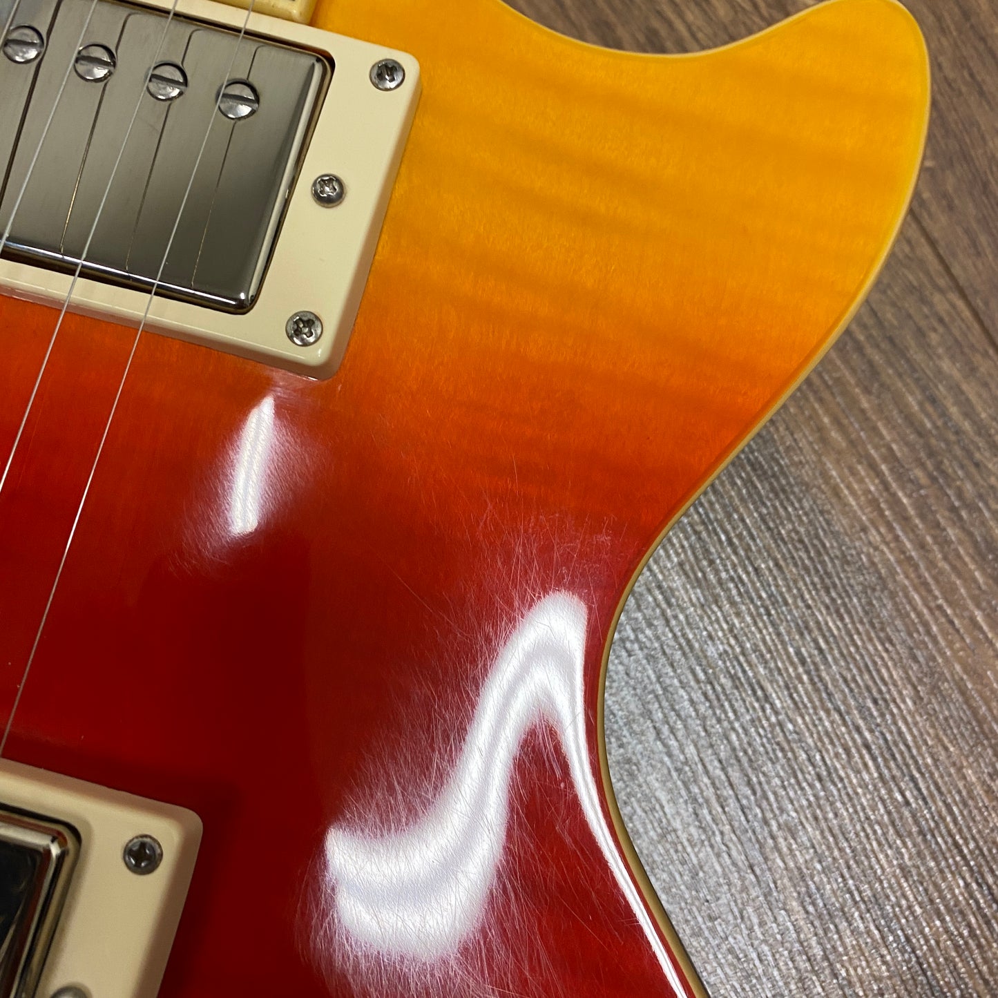 Pre-Owned Epiphone Limited Edition Les Paul Tribute Plus - Rainbow Prizm