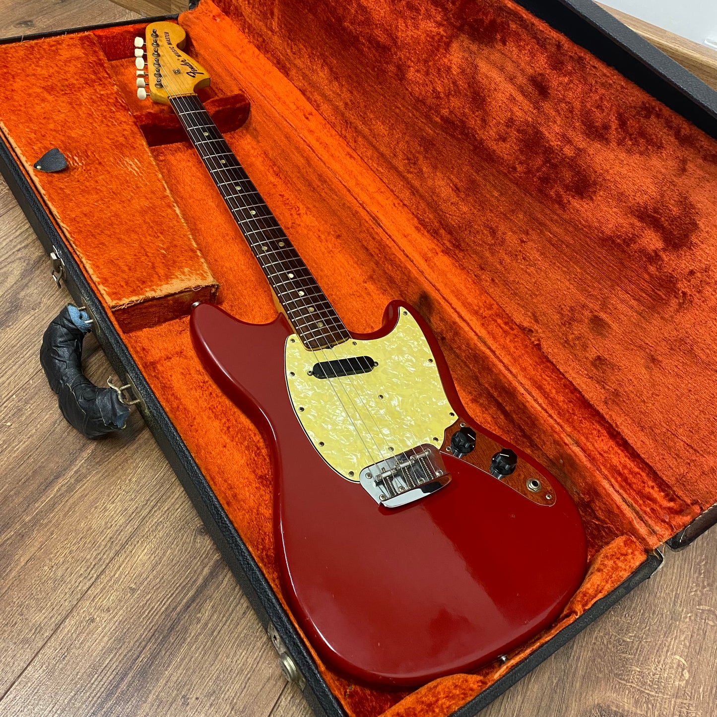 Pre-Owned Fender Musicmaster - Dakota Red - 1971