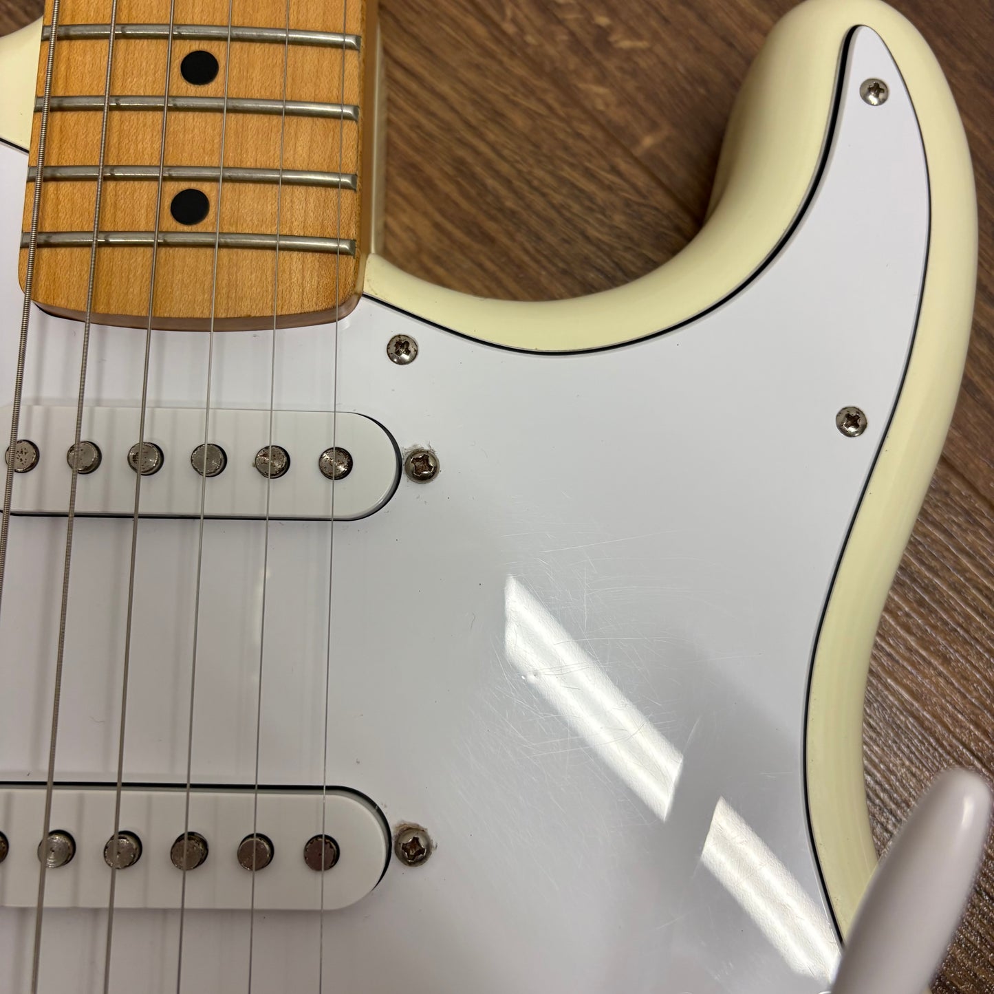 Pre-Owned Fender Standard Stratocaster - Olympic White - 2025