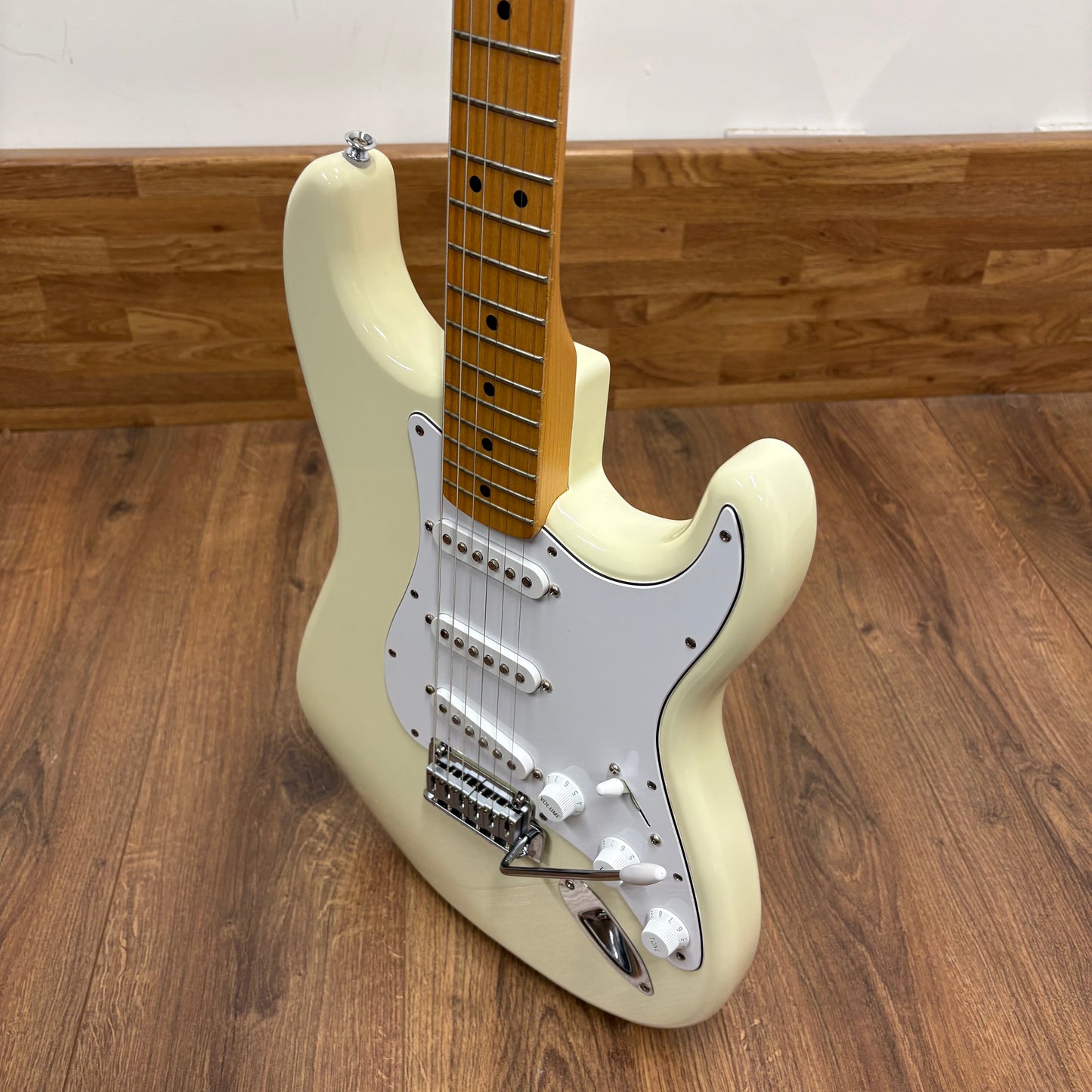 Pre-Owned Fender Standard Stratocaster - Olympic White - 2025
