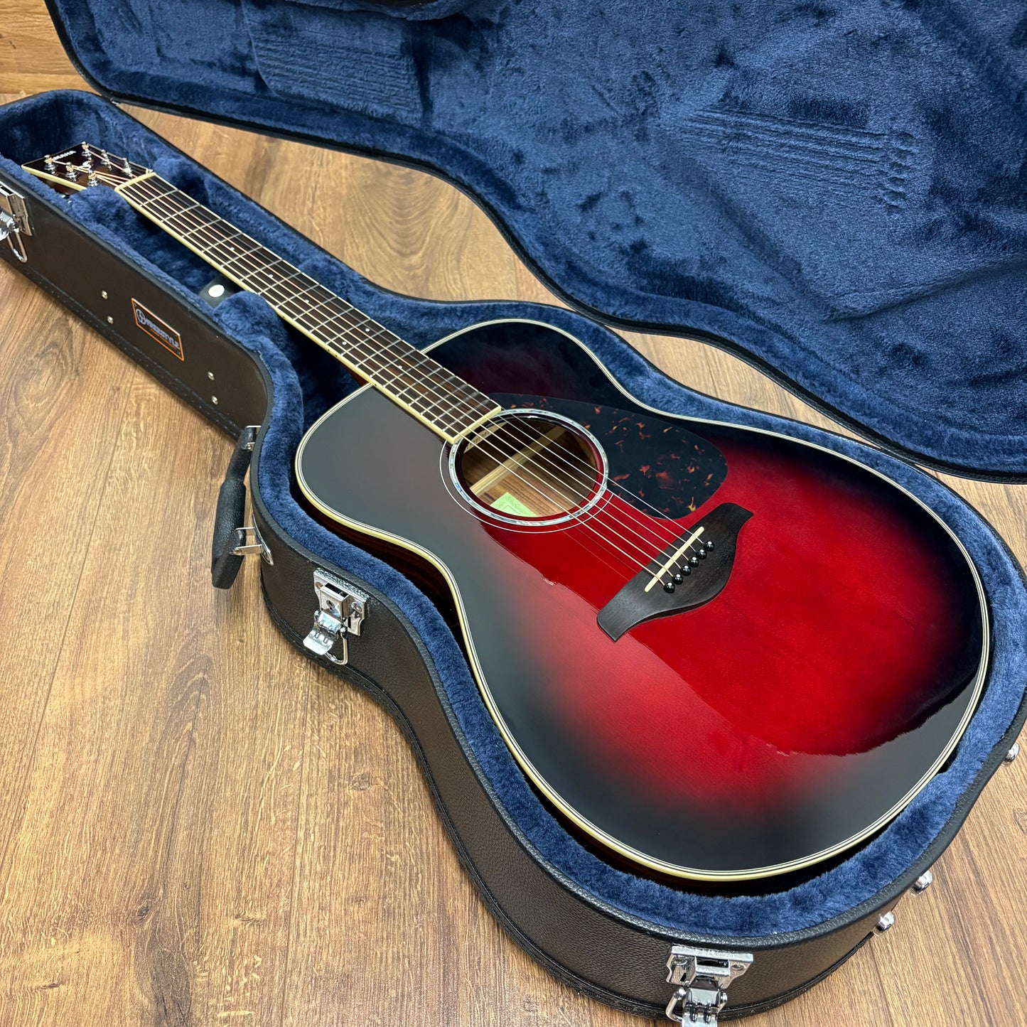 Pre-Owned Yamaha FS830 Acoustic Guitar w/ Hard Case - Dusk Sun Red
