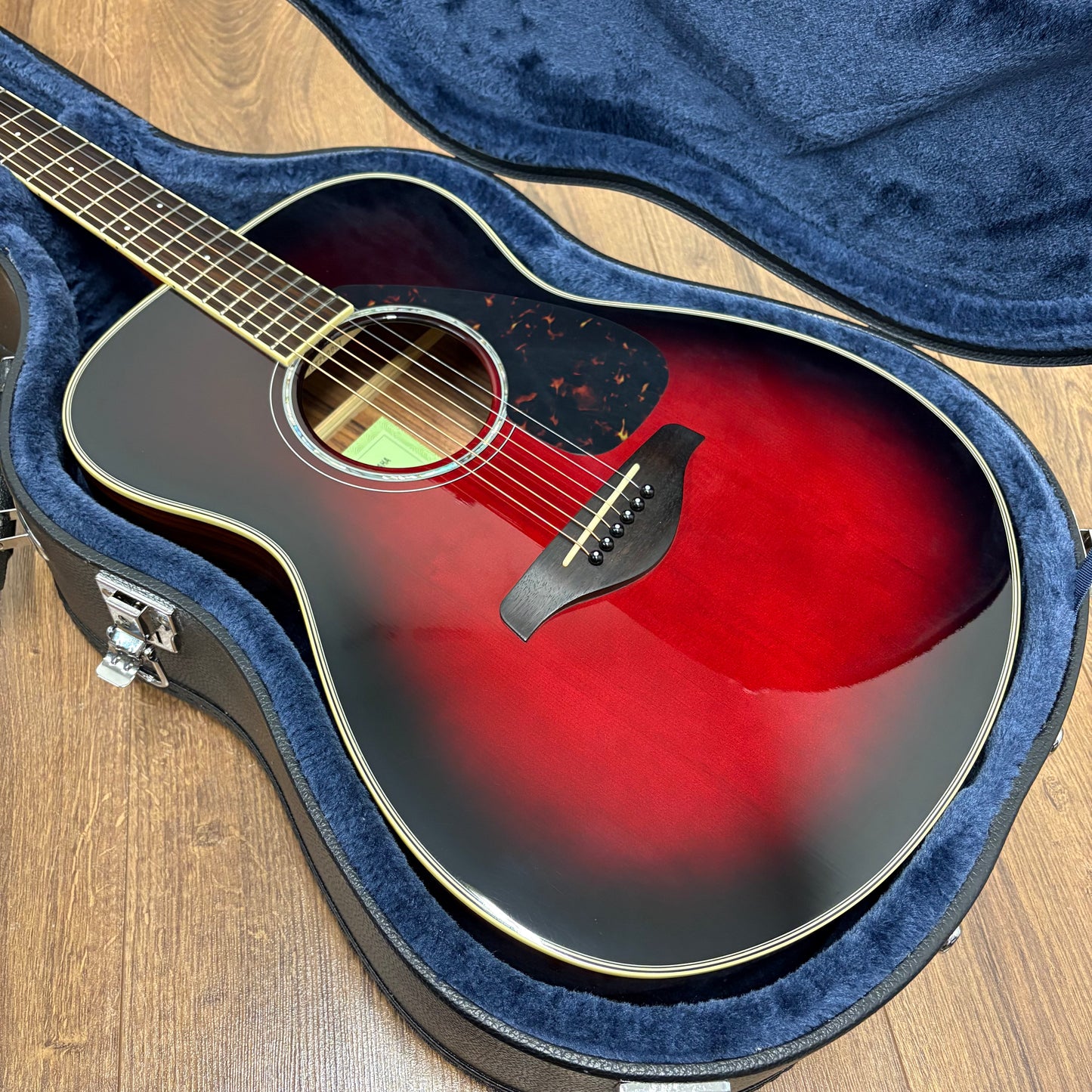 Pre-Owned Yamaha FS830 Acoustic Guitar w/ Hard Case - Dusk Sun Red